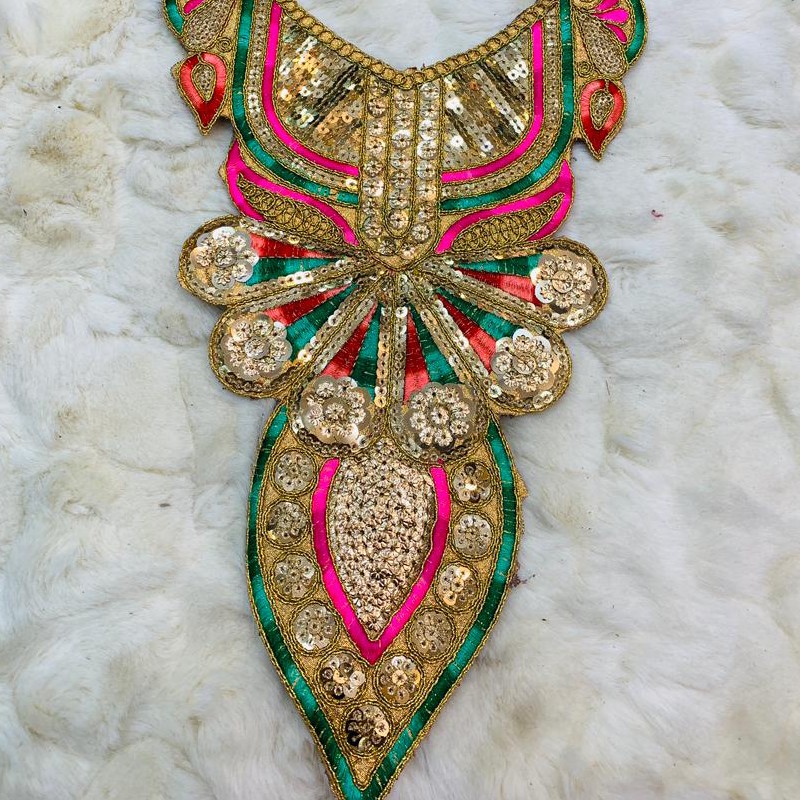 پنل سنتی دوزی و سوزندوزی پارچه حیات
