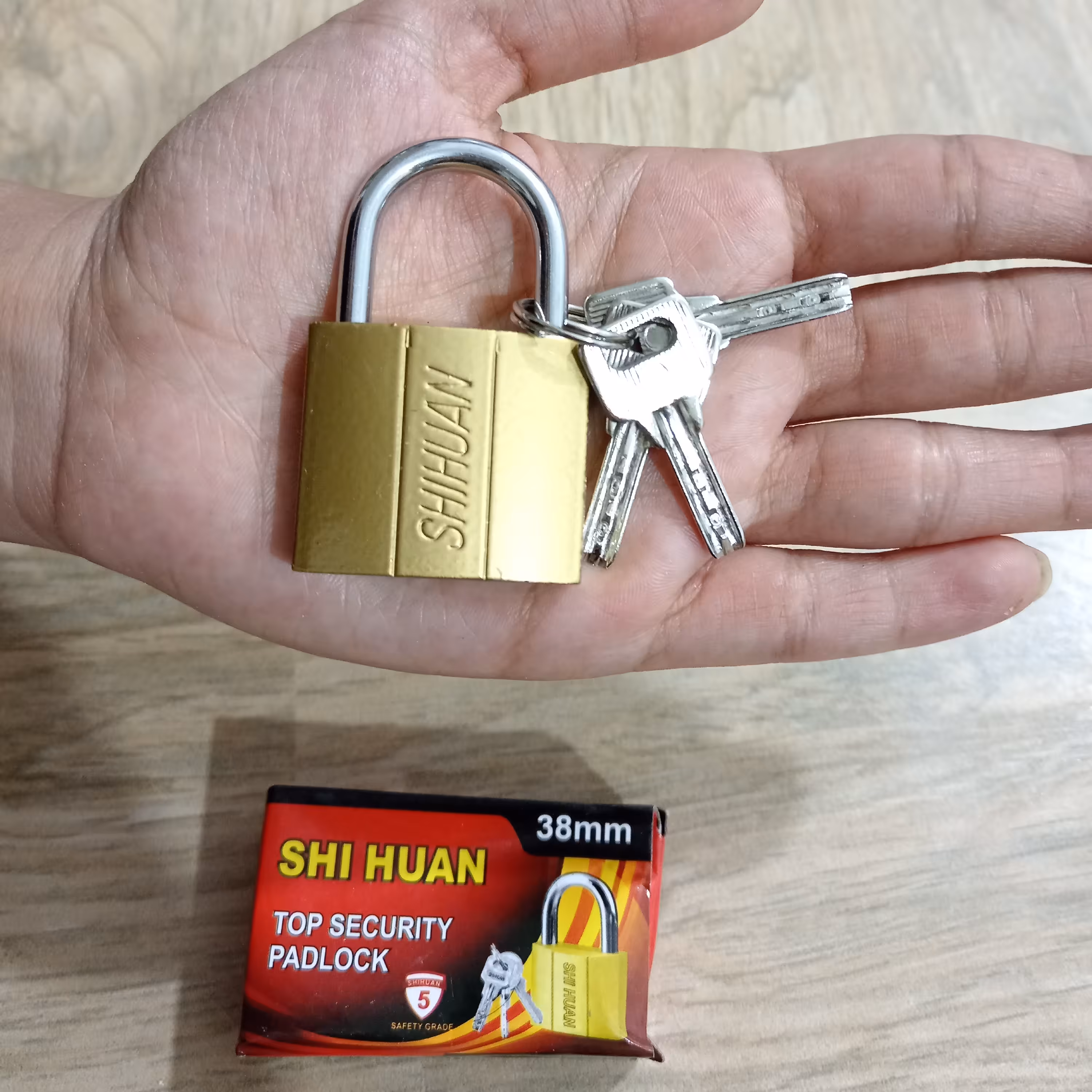 قفل آویز  سایز 38 برند زوشی کلید ناودانی 