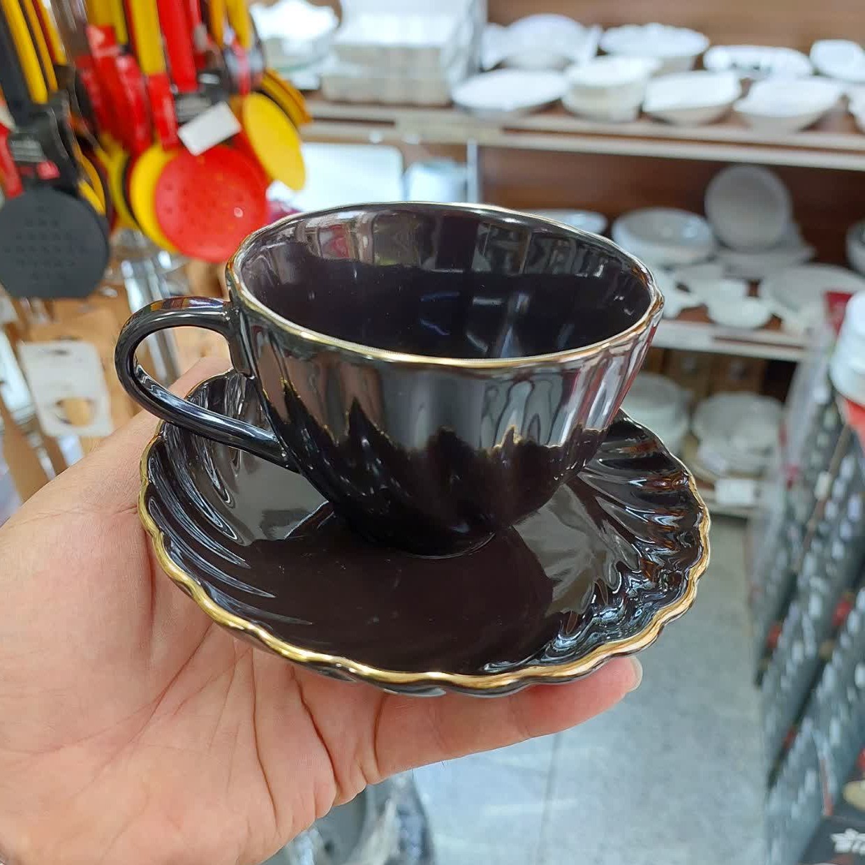 فنجان و نعلبکی جدید کارمن.چینی مشکی لب طلا(فنجان نلبکی چینی)