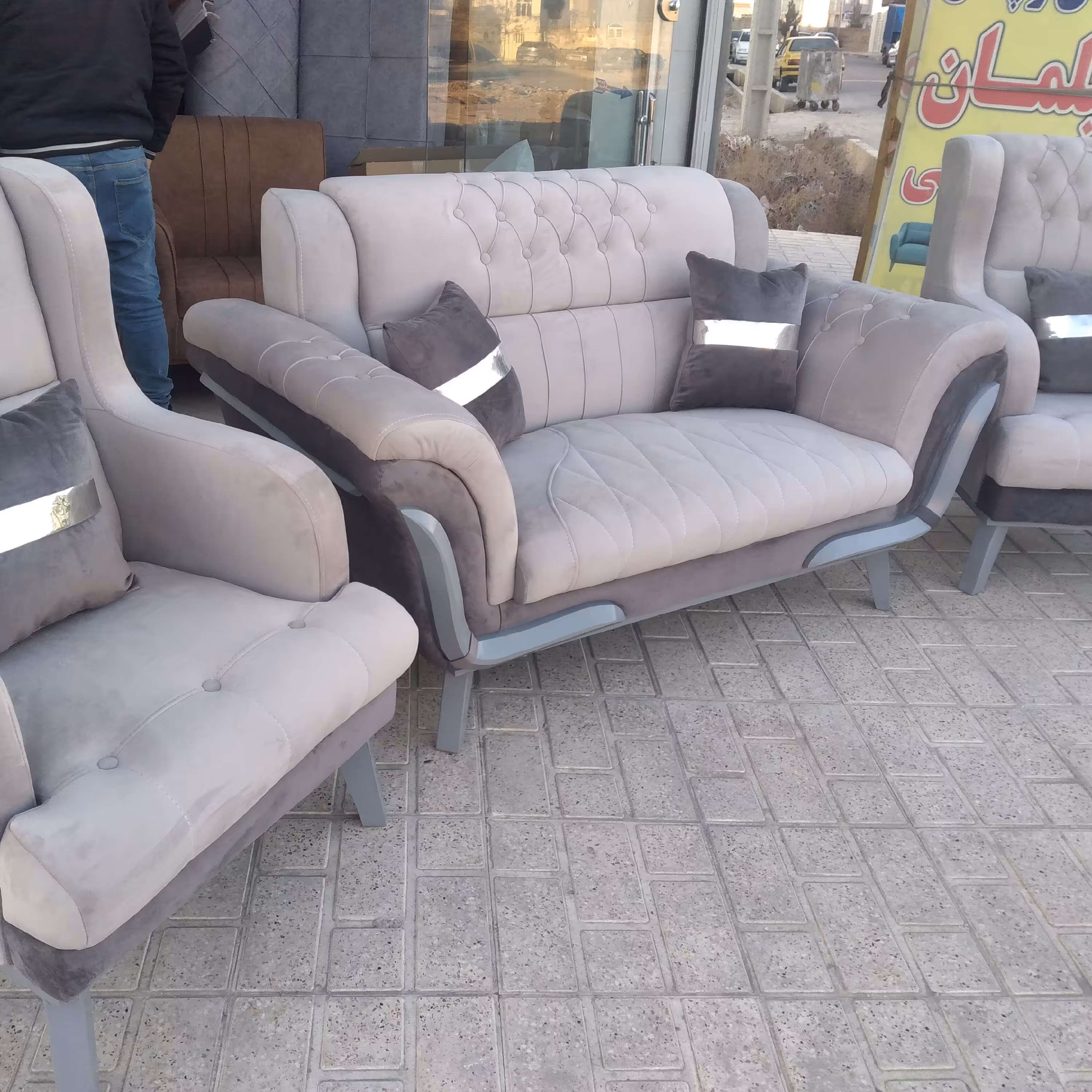 مبل راحتی مارشال هزینه ارسال ب عهده مشتری میباشد