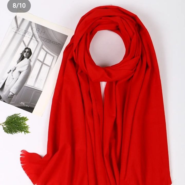 شال موهرزنانه کار گرم باسرخوره زیبا و طرح ساده ای ک داره ی پیشنهاد خوب برای ست کردن با لباسهای زمستانه است