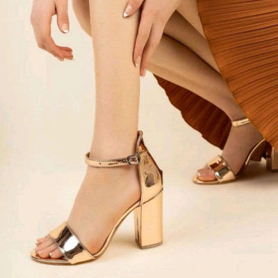 صندل پاشنه دار