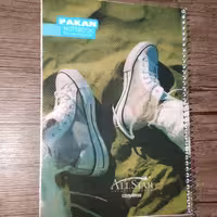 دفتر مشق 50 برگ سیمی پاکان طرح کتونی جلد طلقی