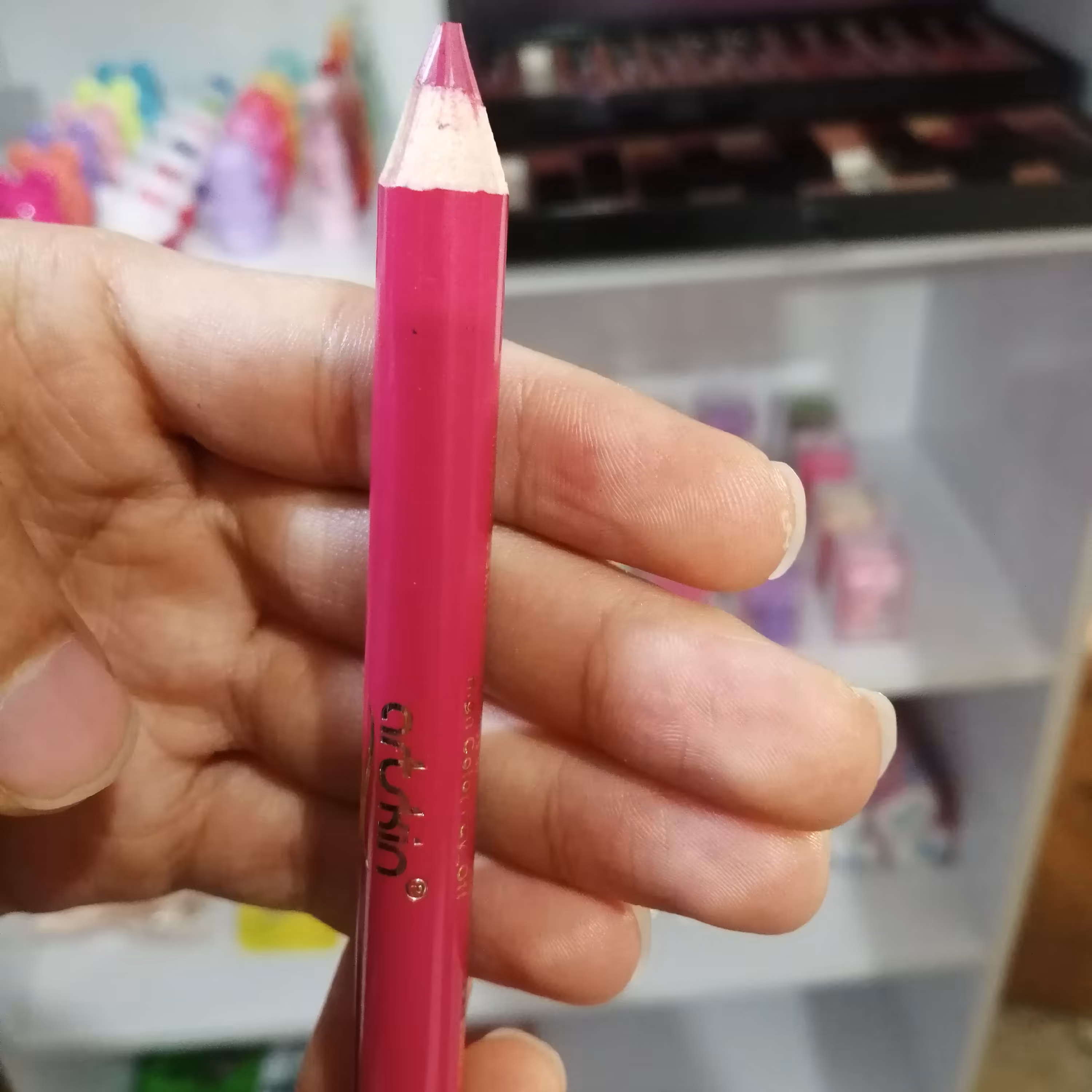 رژ لب مدادی آرت اسکین شماره 08