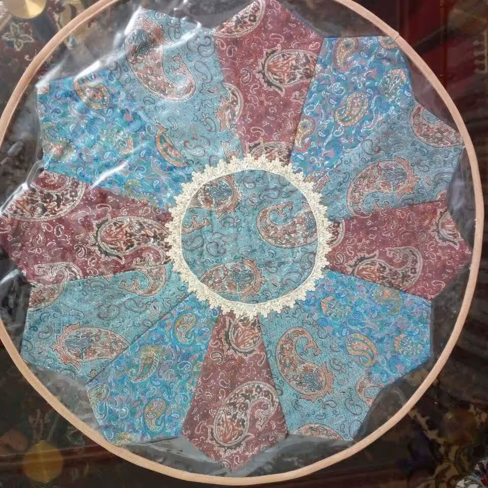 رو میز عسلی ترمه مدل چهل تیکه  طبق سلیقه مشتری ست کاملش دوخته میشه 