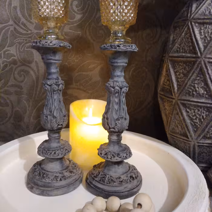 شمعدان پلی استر پتینه شده ست دوتایی با زنگوله شیشه ای ارتفاع بیست سانت در هشت قابل اجرا در رنگ و پتینه دلخواه 