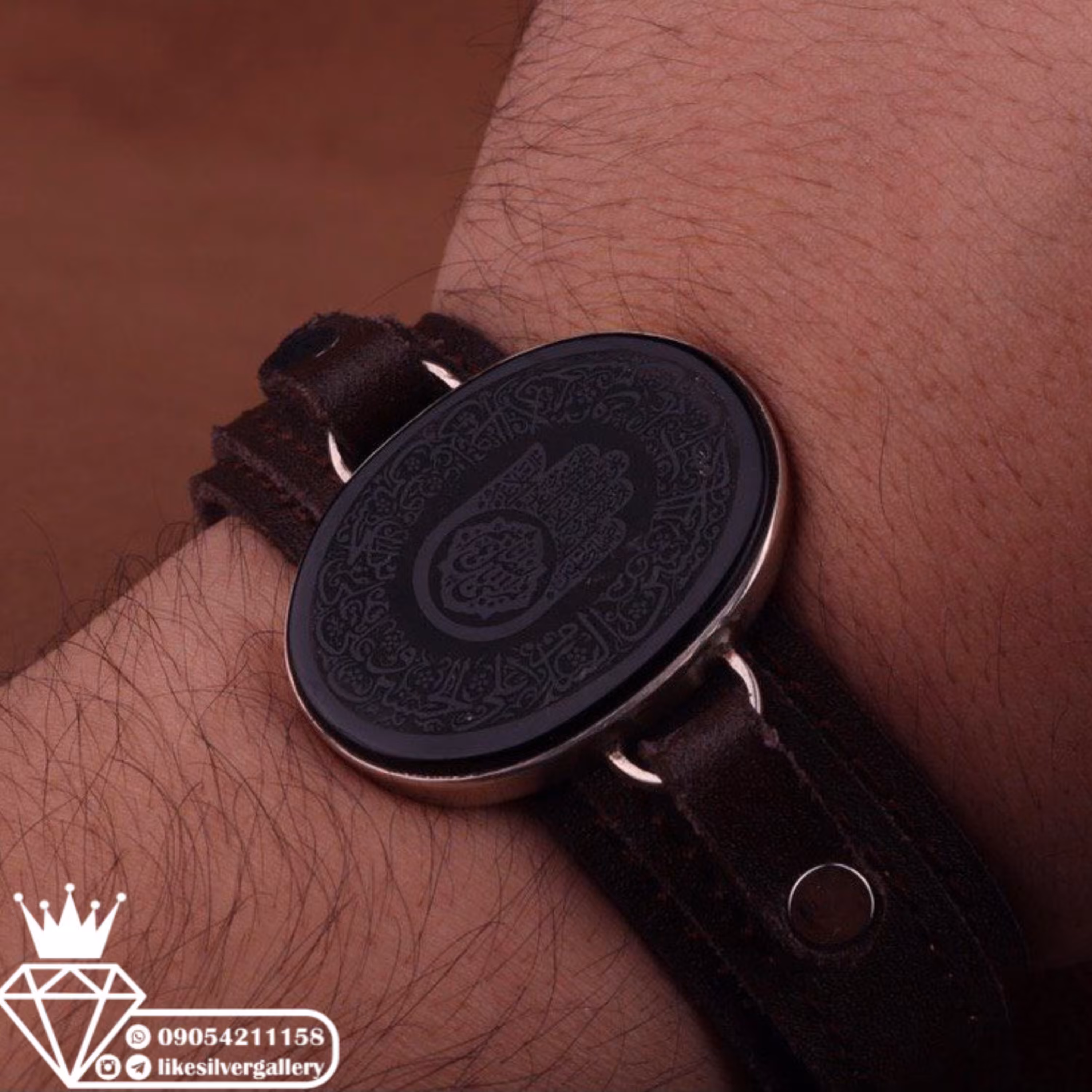 دستبند عقیق مشکی خطی نقش کف العباس و چهار سلام زیارت عاشورا 