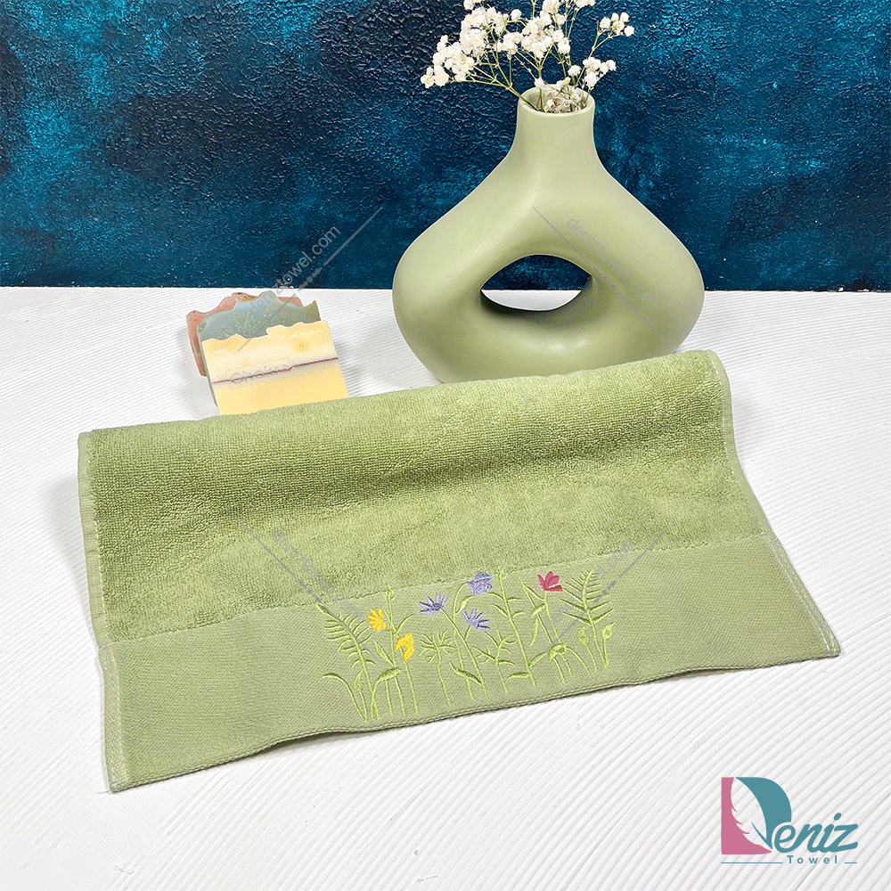 حوله دستی گلدوزی ایزابل رنگ سبز روشن