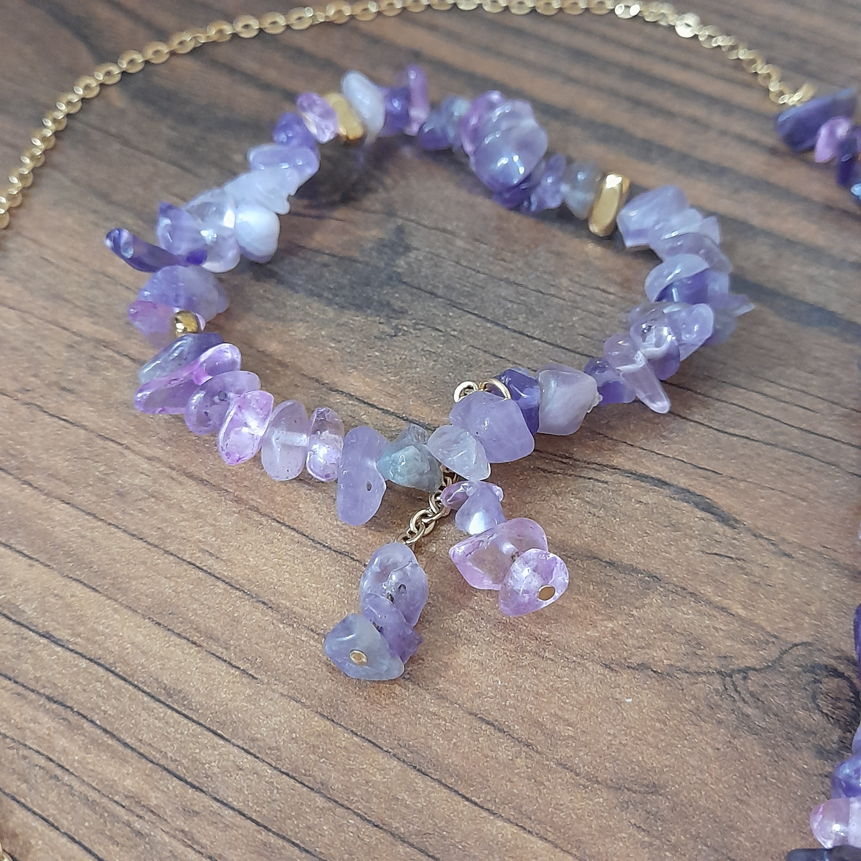 دستبند سنگ آمیتیست مناسب متولدین شهریور و آدر و بهمن و اسفند