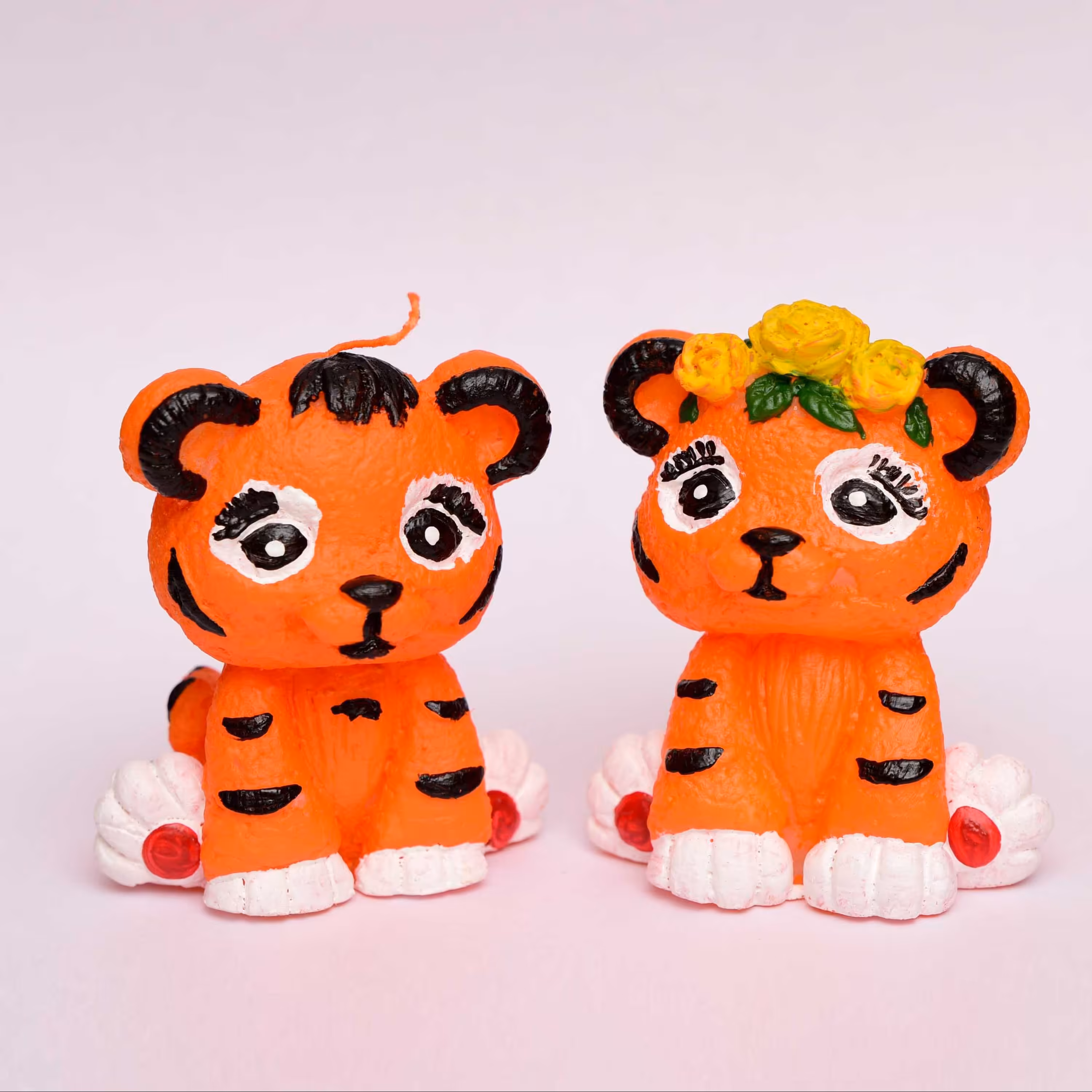 شمع طرح ببر مجموعه 2 عددی دخترتاج دار وپسررنگ نارنجی - زرد وصدفی