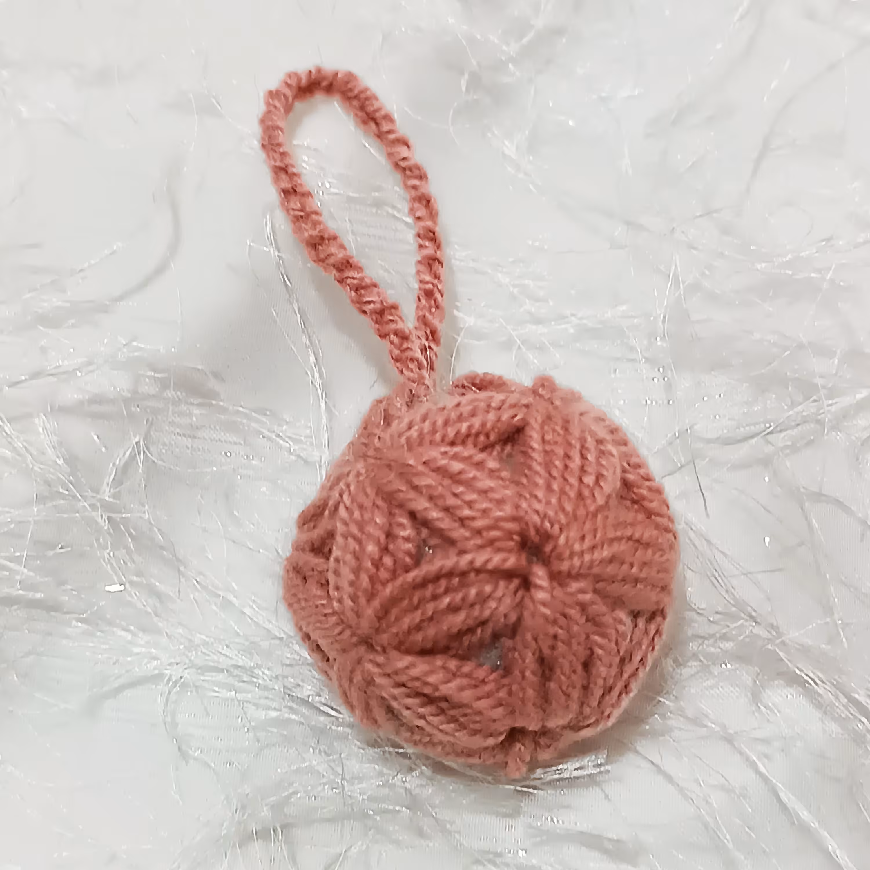 سرکلیدی و آویز کیف و ماشین بافتنی  توپ ستاره ای