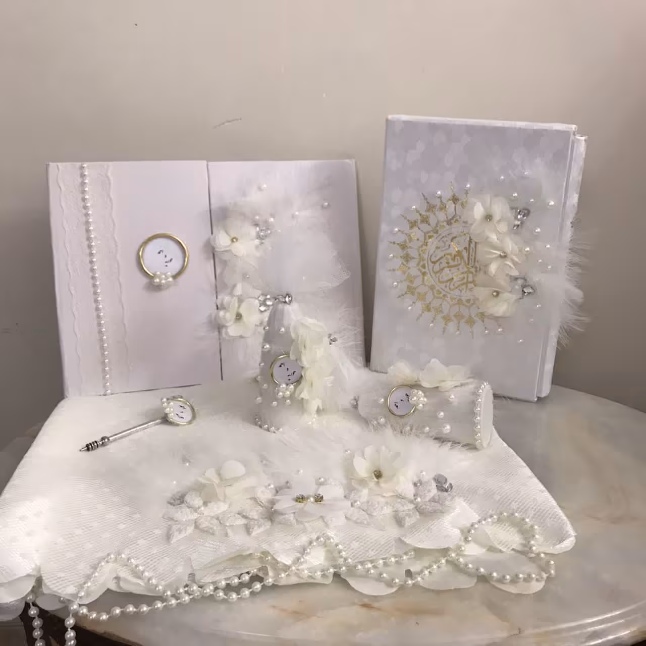 ست عقد و بله‌برون ، شامل دفتر ،قرآن ، قندساب و پارچه قندساب و خودکار 