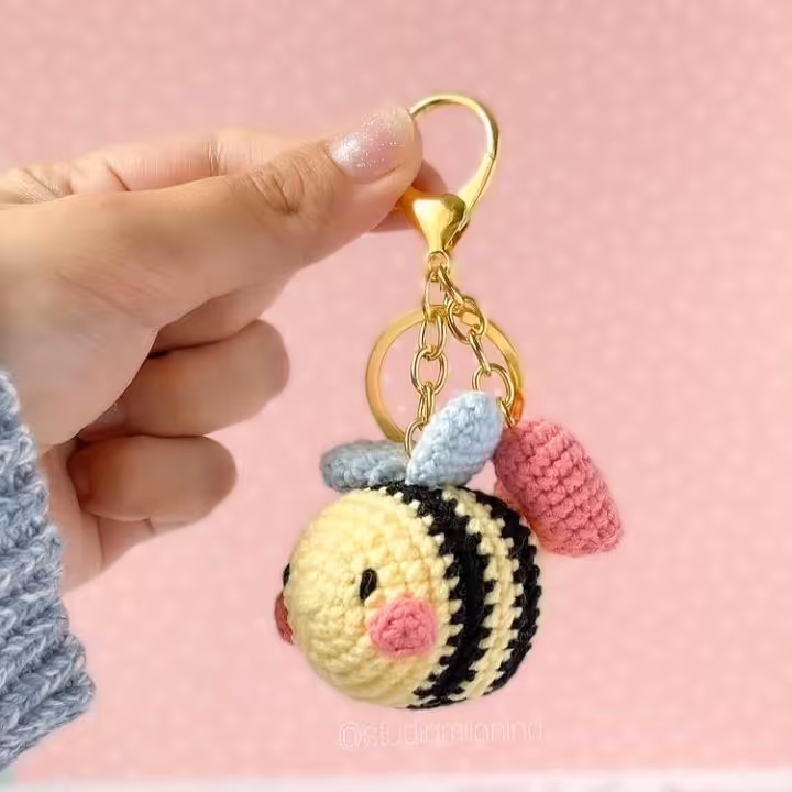 جاکلیدی زنبور بهمراه قلب