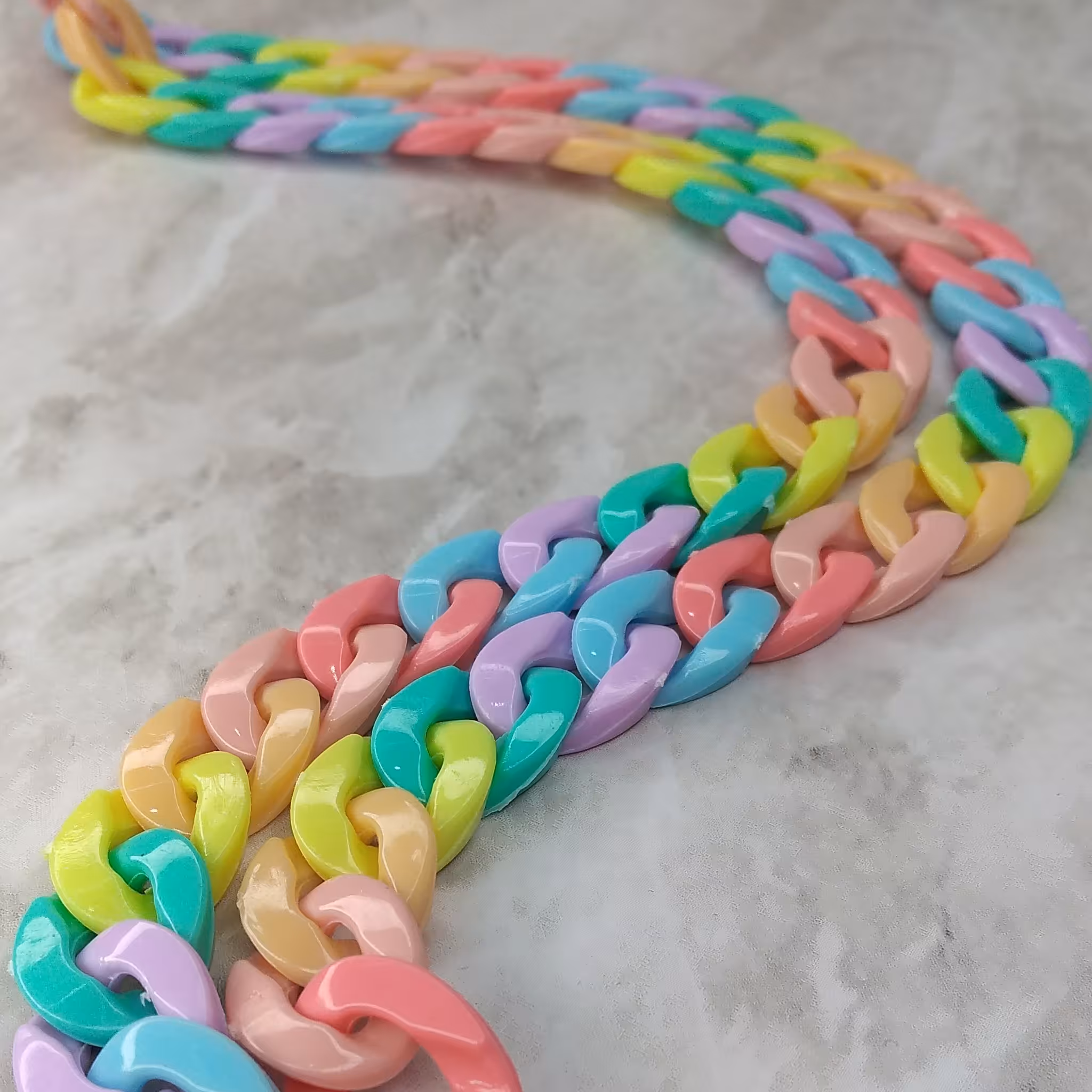 بند عینک کارتیر زنجیری  رنگ پاستیلی مناسب عینک طبی وآفتابی با سری تنظیم شونده سیلیکونی