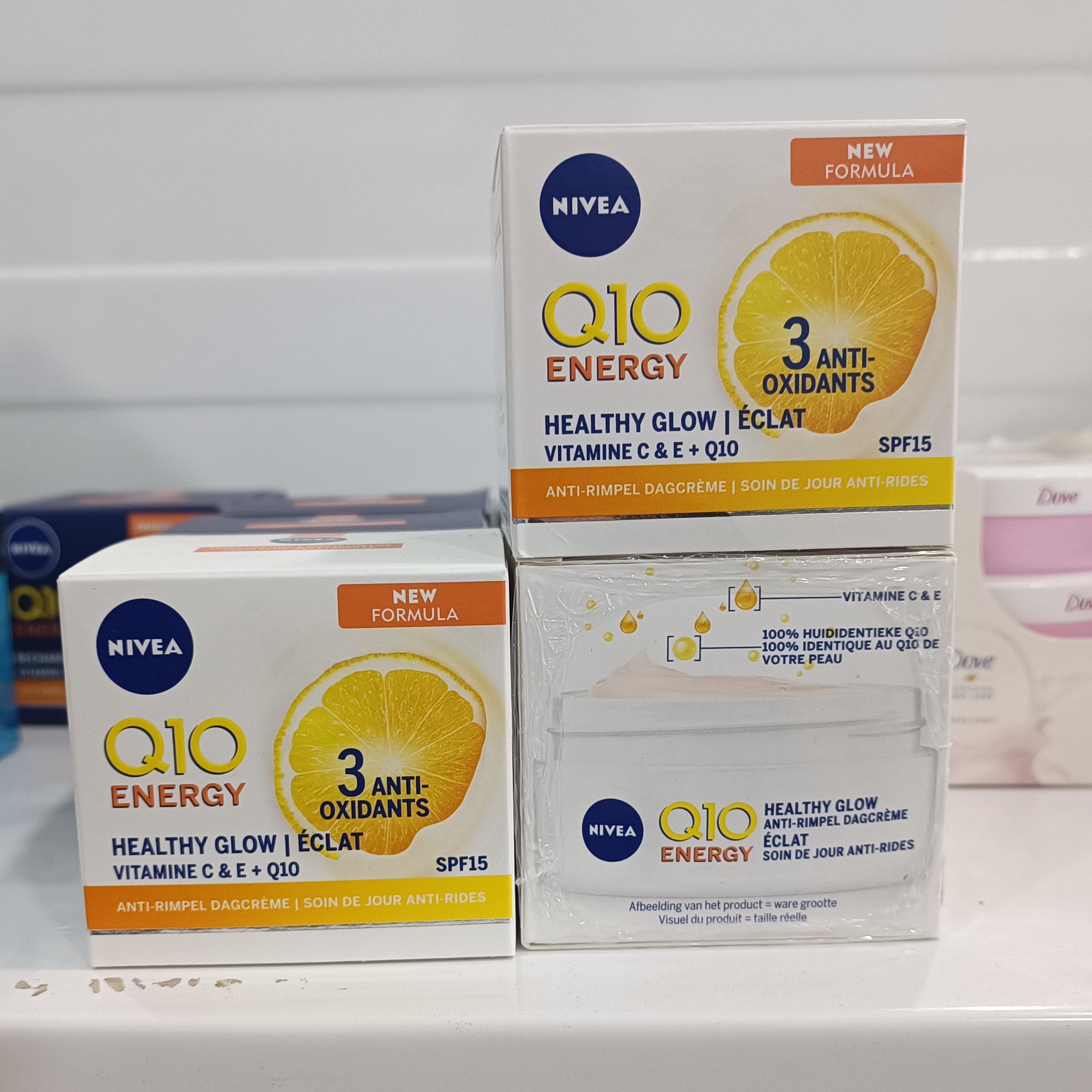 کرم ضد چروک روز نیوآ Q10 Energy با SPF15 حاوی ویتامین C و E حجم 50 میل