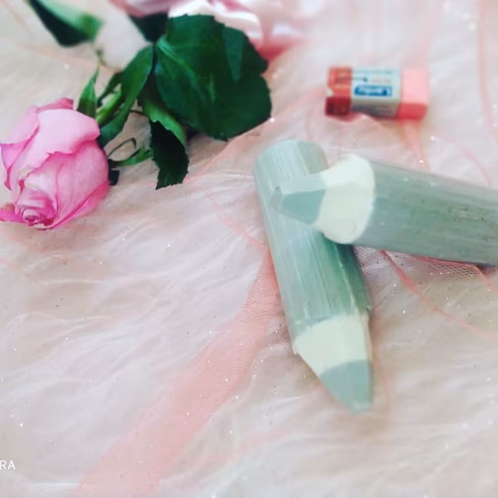 صابون نرم کننده صورت مدل مداد