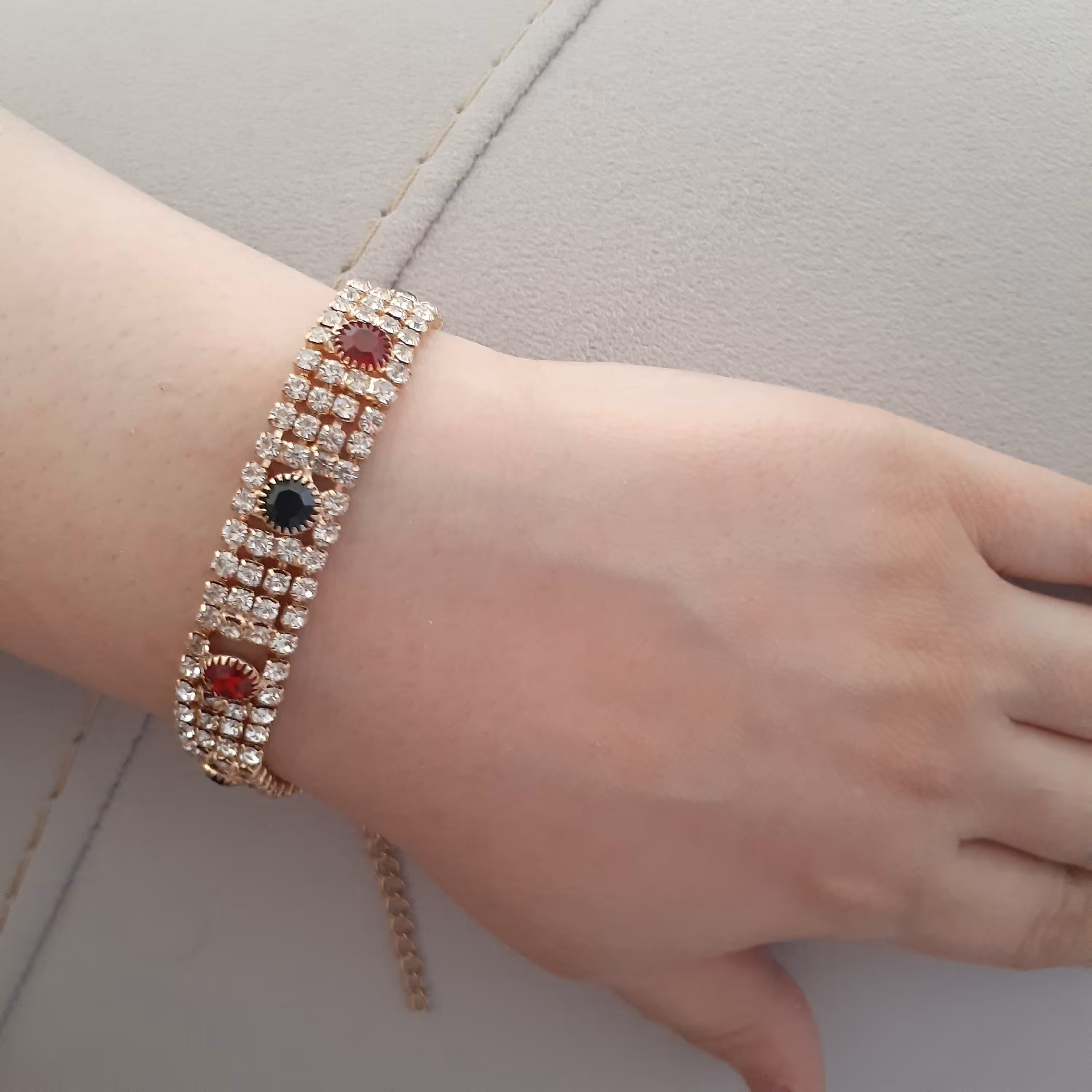 دستبند نگین دار کد03