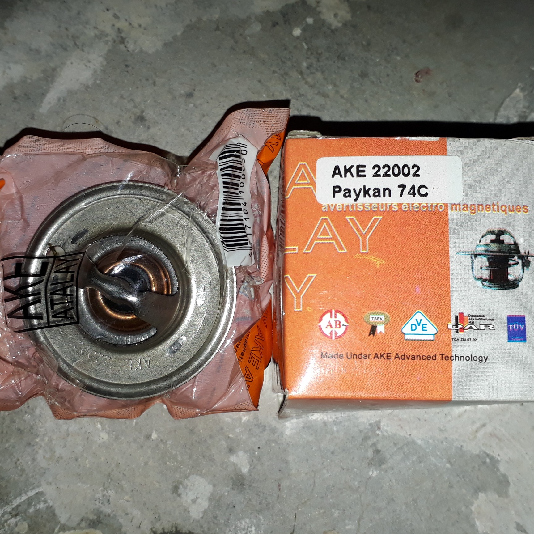 ترموستات  74 درجه پیکان  مارک  AKE  اصلی و بسیار کمیاب با مارک AKE 