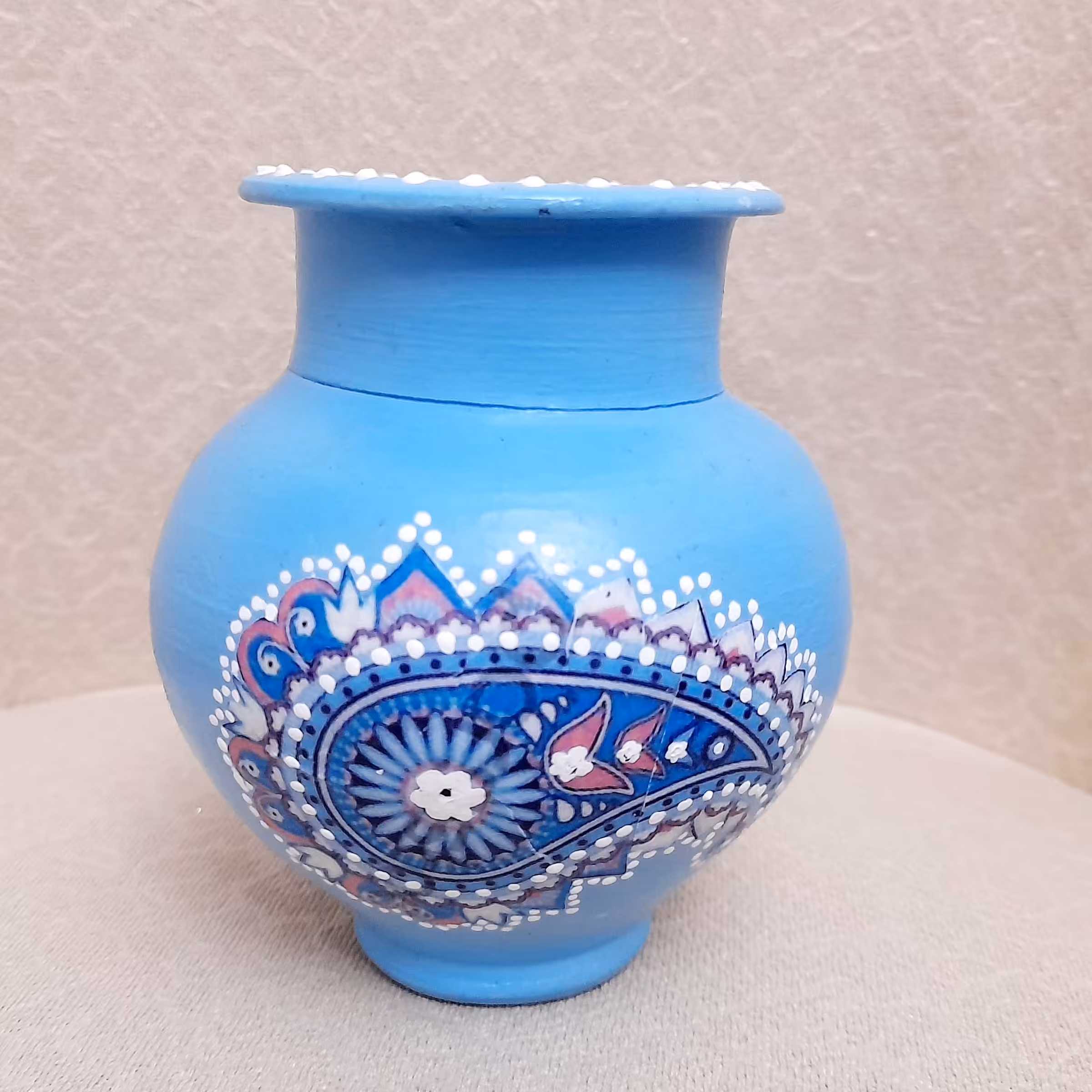 کوزه سفالی باطرح بته جغه دکوپاژ شده هنر دست  مناسب دکوری کادو هدیه تزئینی جوان بزرگسال نوجوان از غرفه فدک فاطمه کاظمی