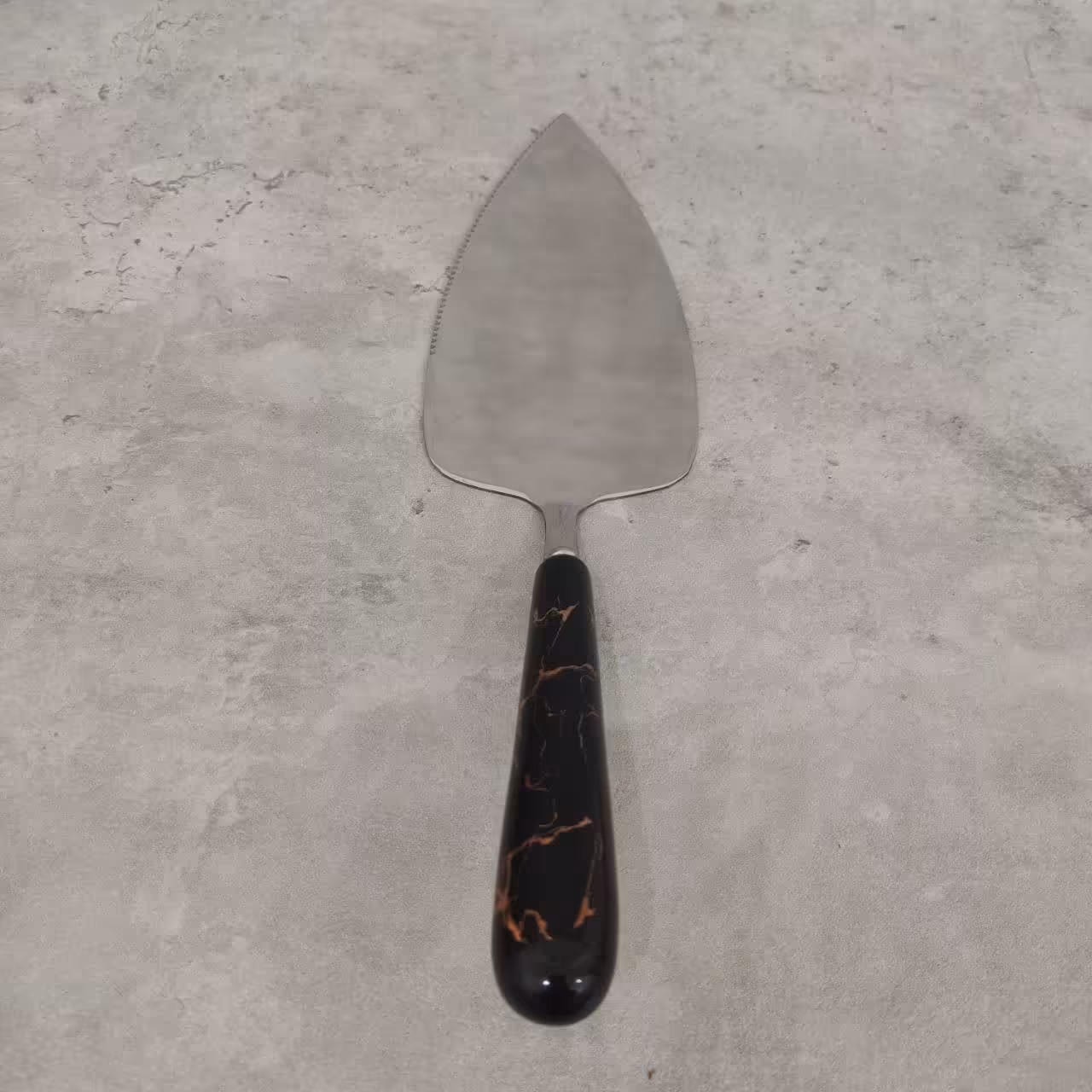 کفگیر کیک خوری دسته سرامیکی جنس عالی بسته 1 عددی  طول 27سانت. کفگیر  کیک . کفگیر کیک بری .کفگیر کیک بری 