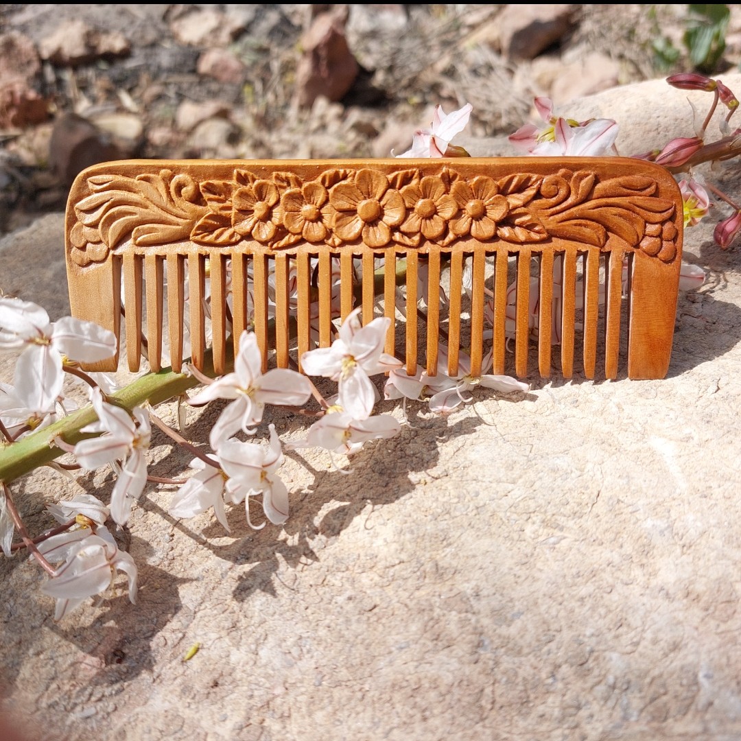  شانه چوبی منبت کاری شده چوبینک