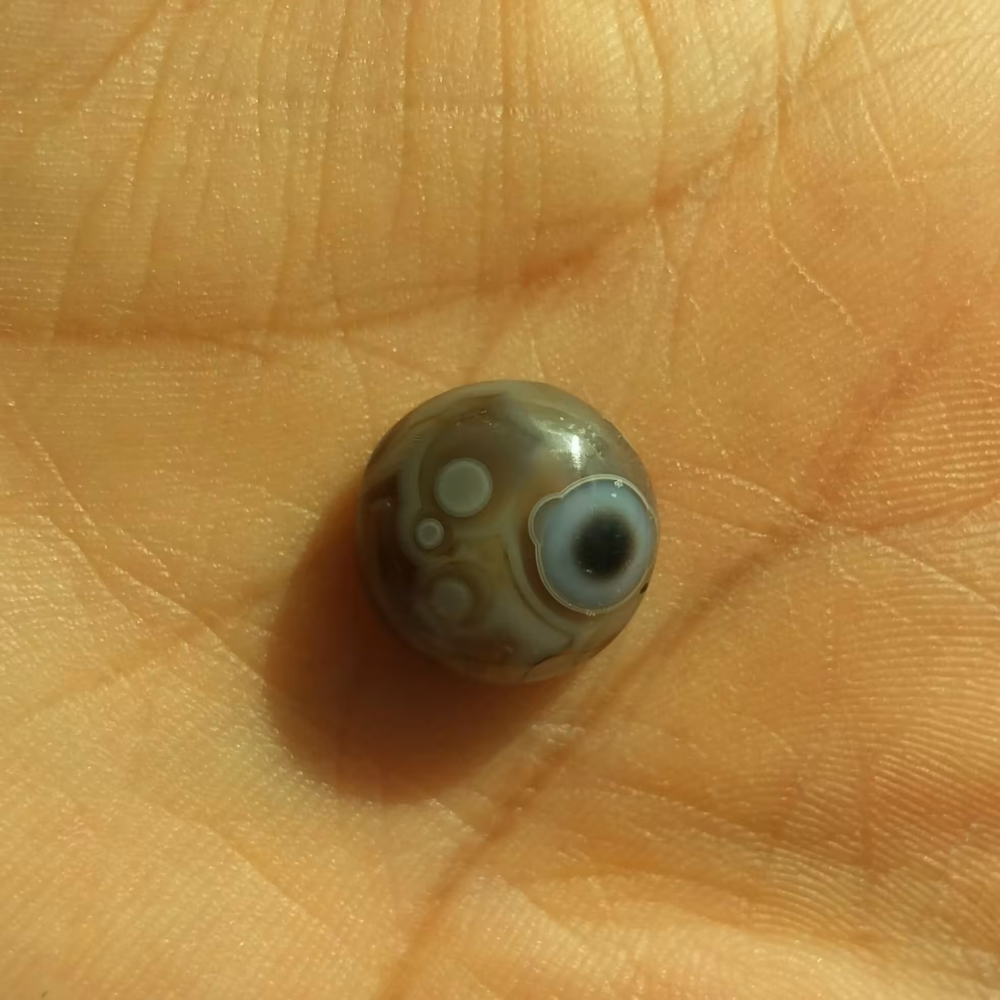 نگین عقیق مصور تک چشم بسیاااااار زیبا و چشم نواز دیدنی کاملا طبیعی