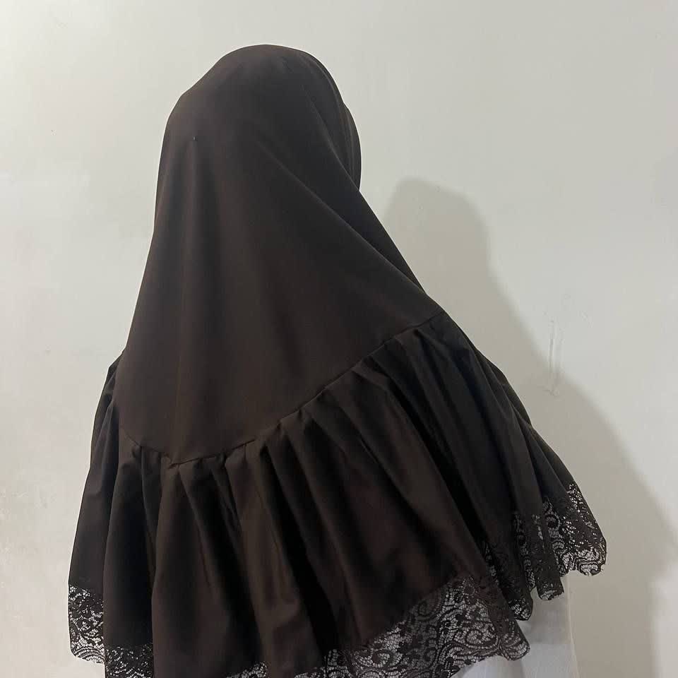 روسری نخی قهوه ای تور دار و چین دار قواره 120