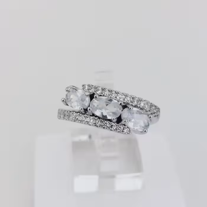 انگشتر کد10391طرح جواهر.نگین اتمی.آبکاری طلا.سایزبندی کامل.رنگ ثابت.ضدحساسیت