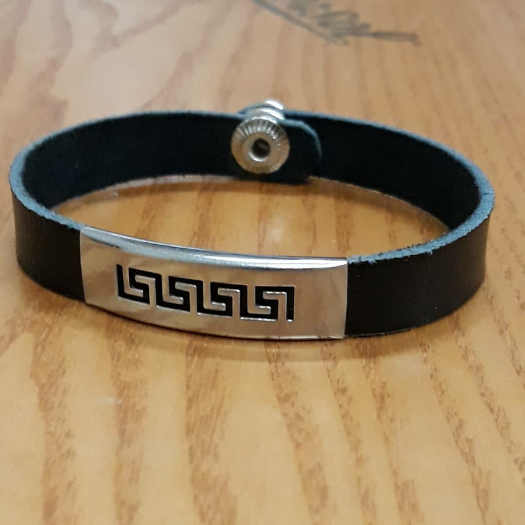 دستبند دستساز چرم