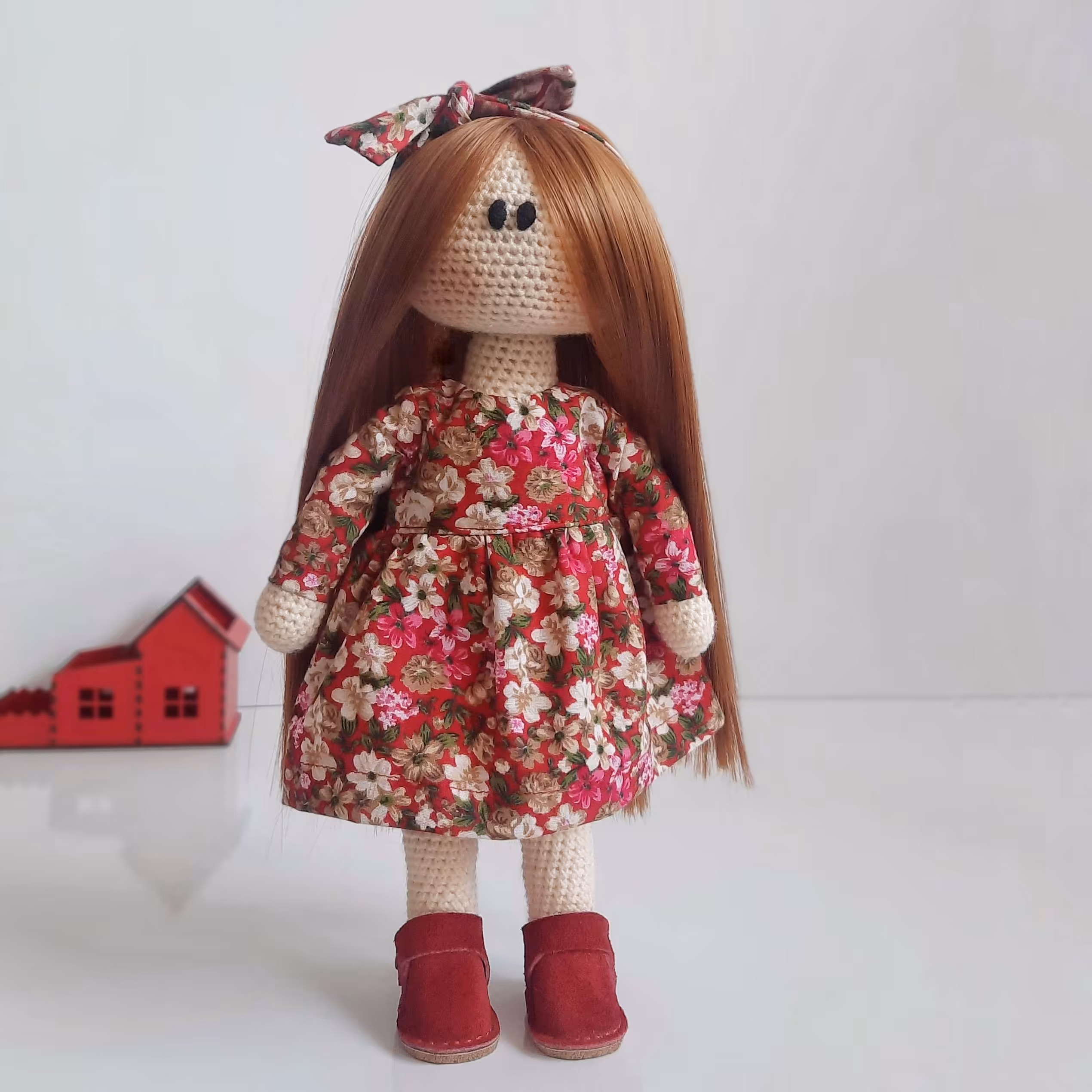 عروسک دستباف روسی 30 سانتی متری با لباس های جذاب و کفش دستدوز از اشبالت طبیعی
