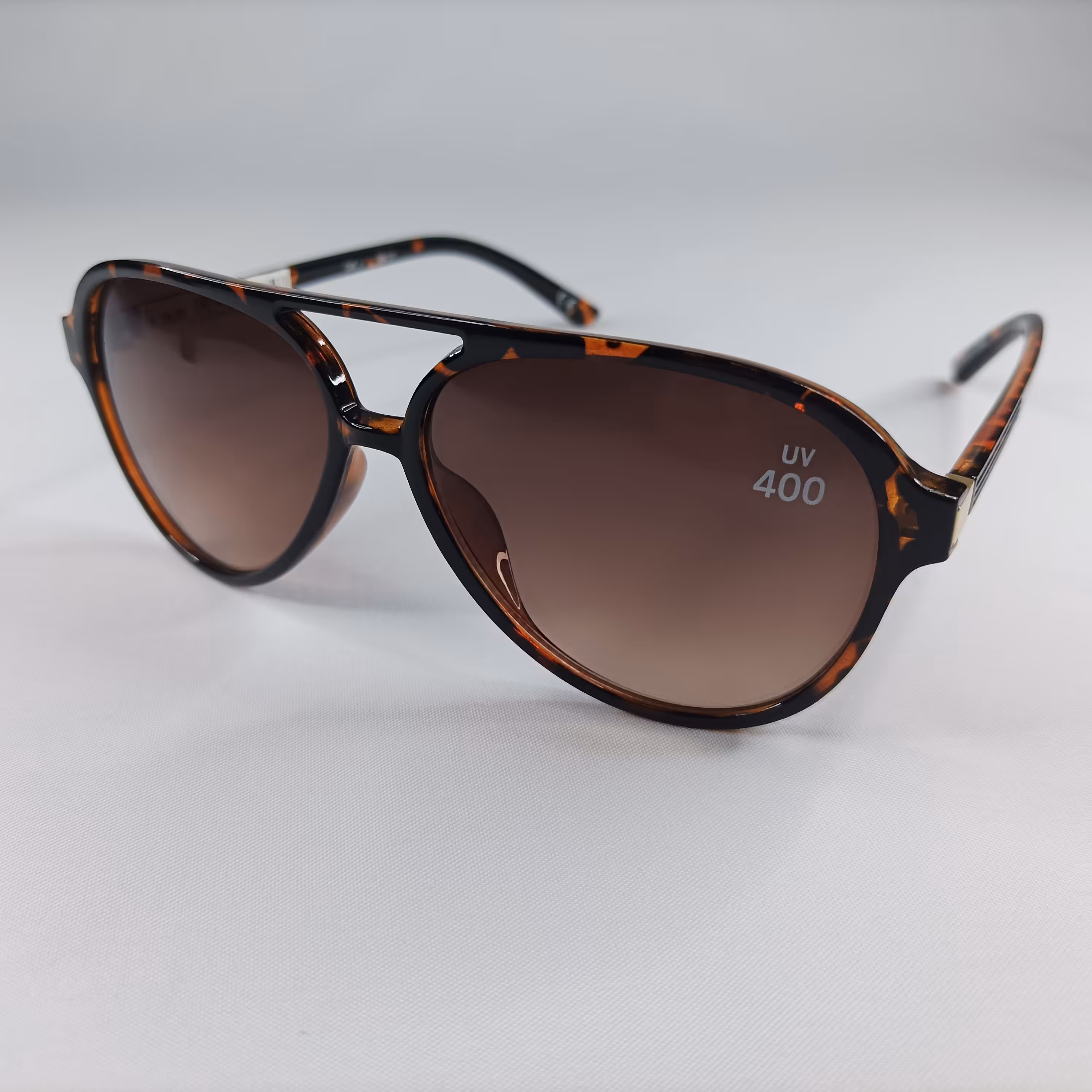 عینک مردانه و زنانه خلبانی کد 205 محصول شرکت beeline آلمان uv400 برند six دارای شناسنامه و کاور