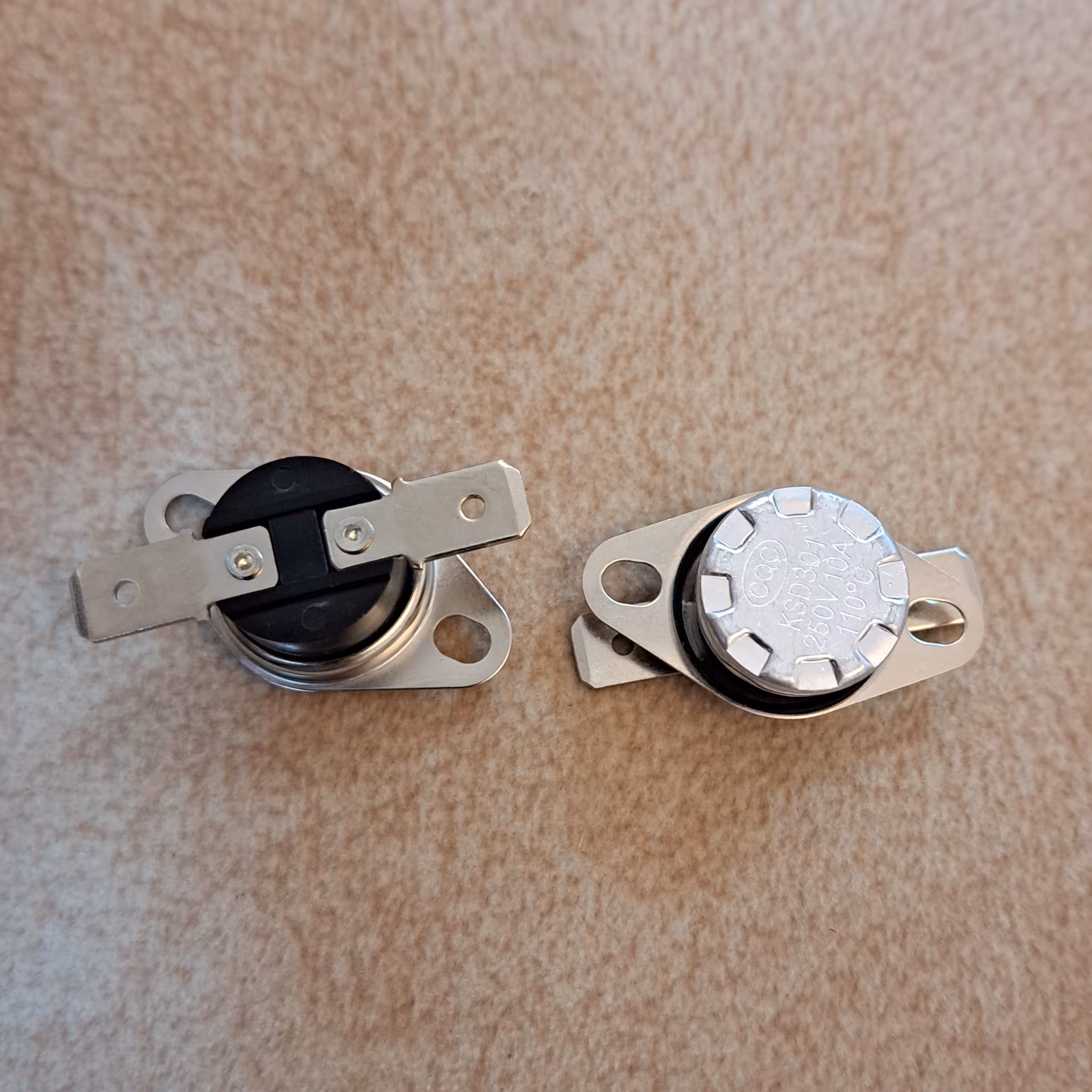 ترموسویچ 110 درجه 220 ولت مدل  ksd301