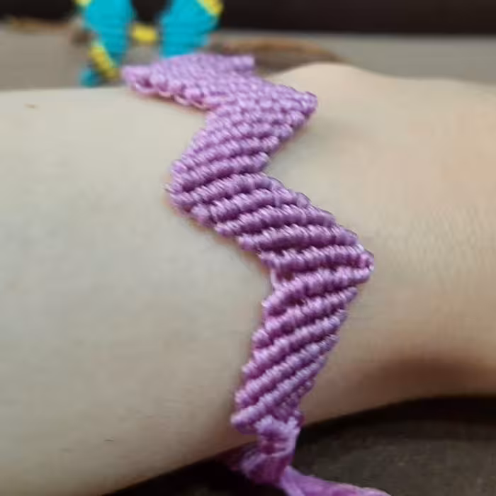 دستبند میکرومکرومه زیکزالی دانا بافت 