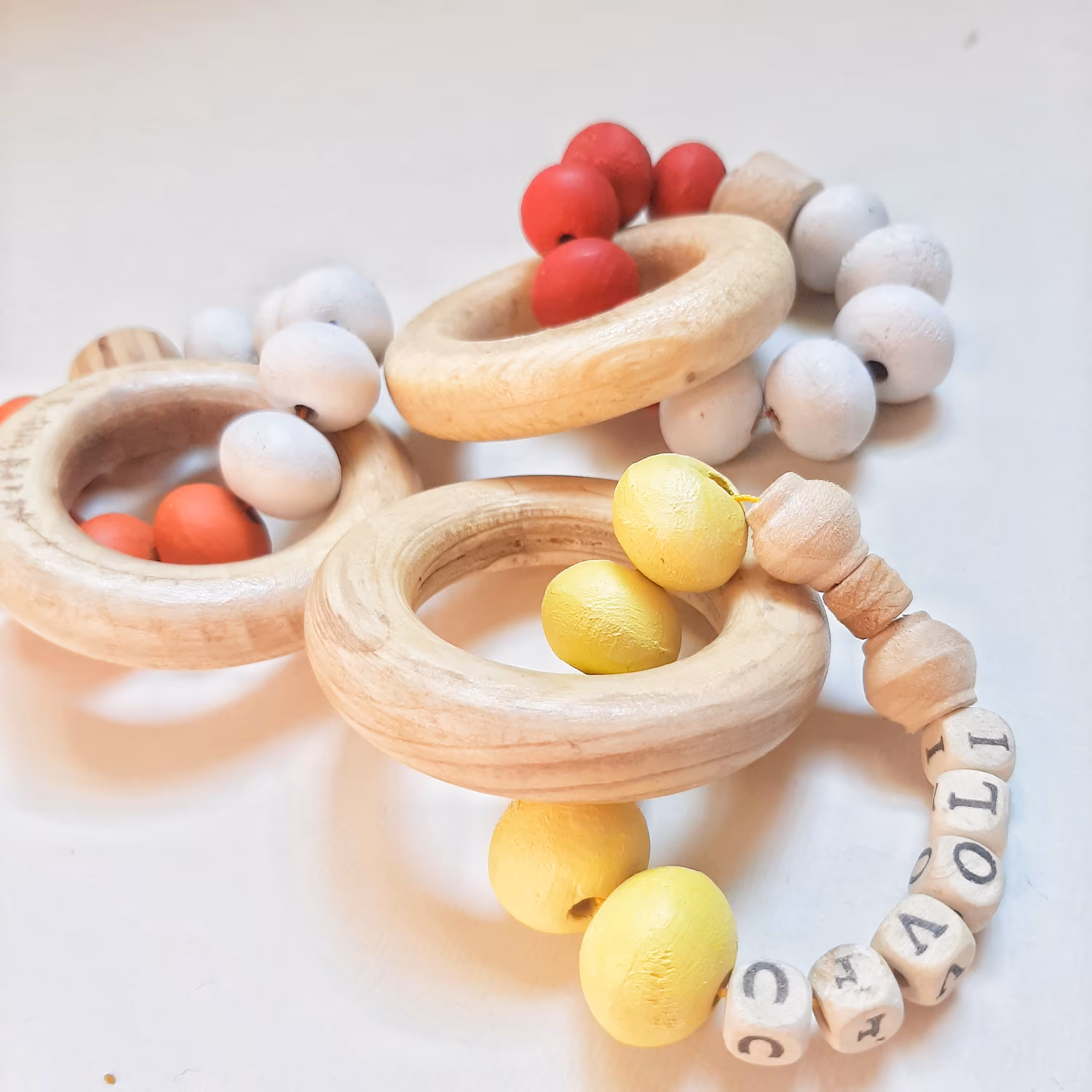 جغجغه چوبی همراه مکعب اسم