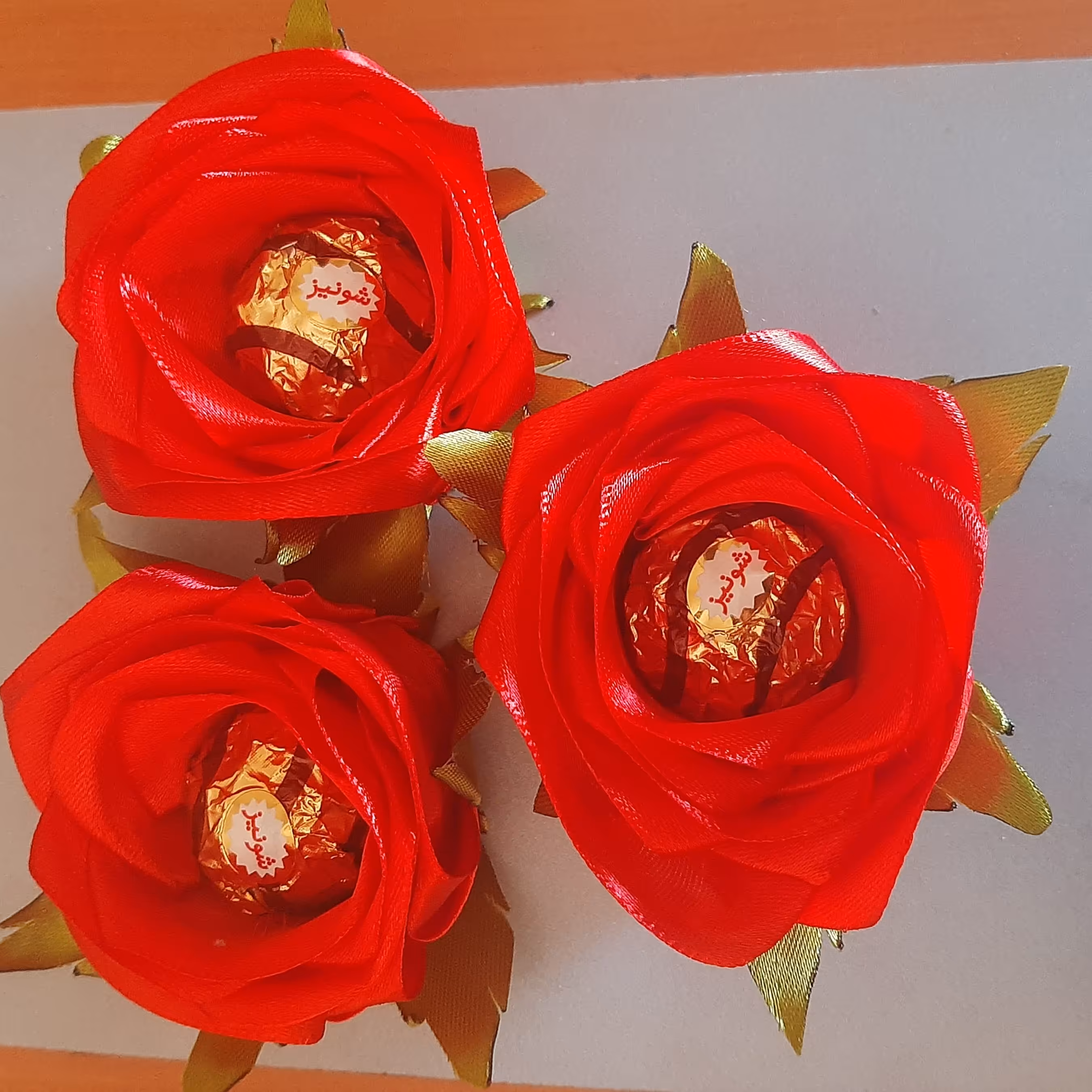 گل روبانی با شکلات مخصوص ولن