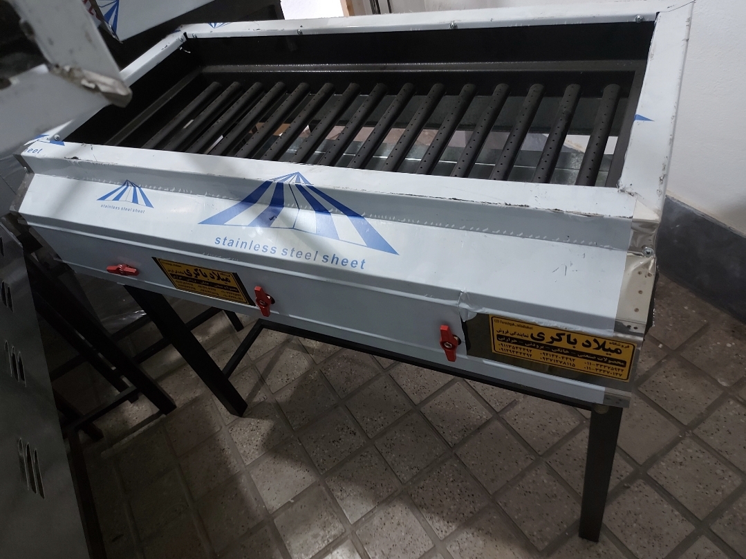 کباب پز گازی ایستاده استیل 1 متری 3 شیر چدن 40 سانتی ابعاد 100*60 قوطی 4*4