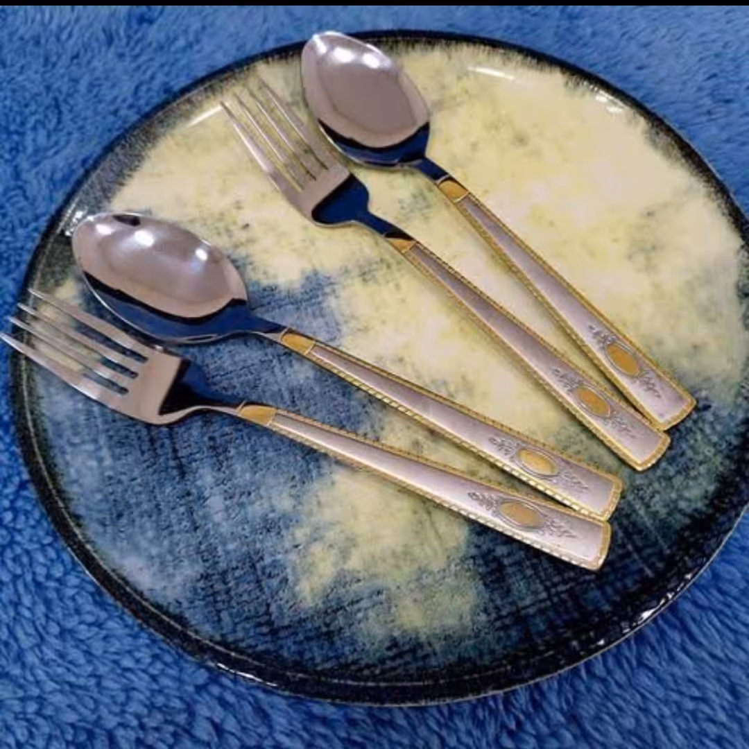 قاشق و چنگال دور طلایی