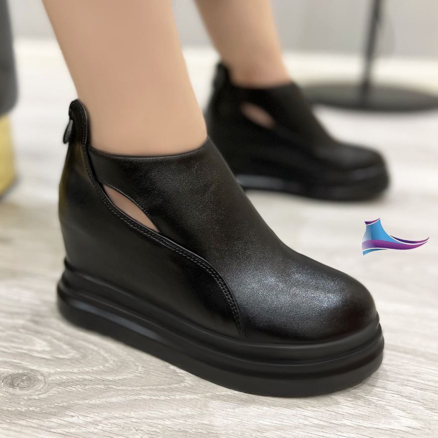 کلاسیک دخترانه و زنانه طرح زی زی
کد 539
قالب استاندارد
کیفیت عالی
زیره پیو
لژ مخفی 5 سانت
Size 37 ta 40