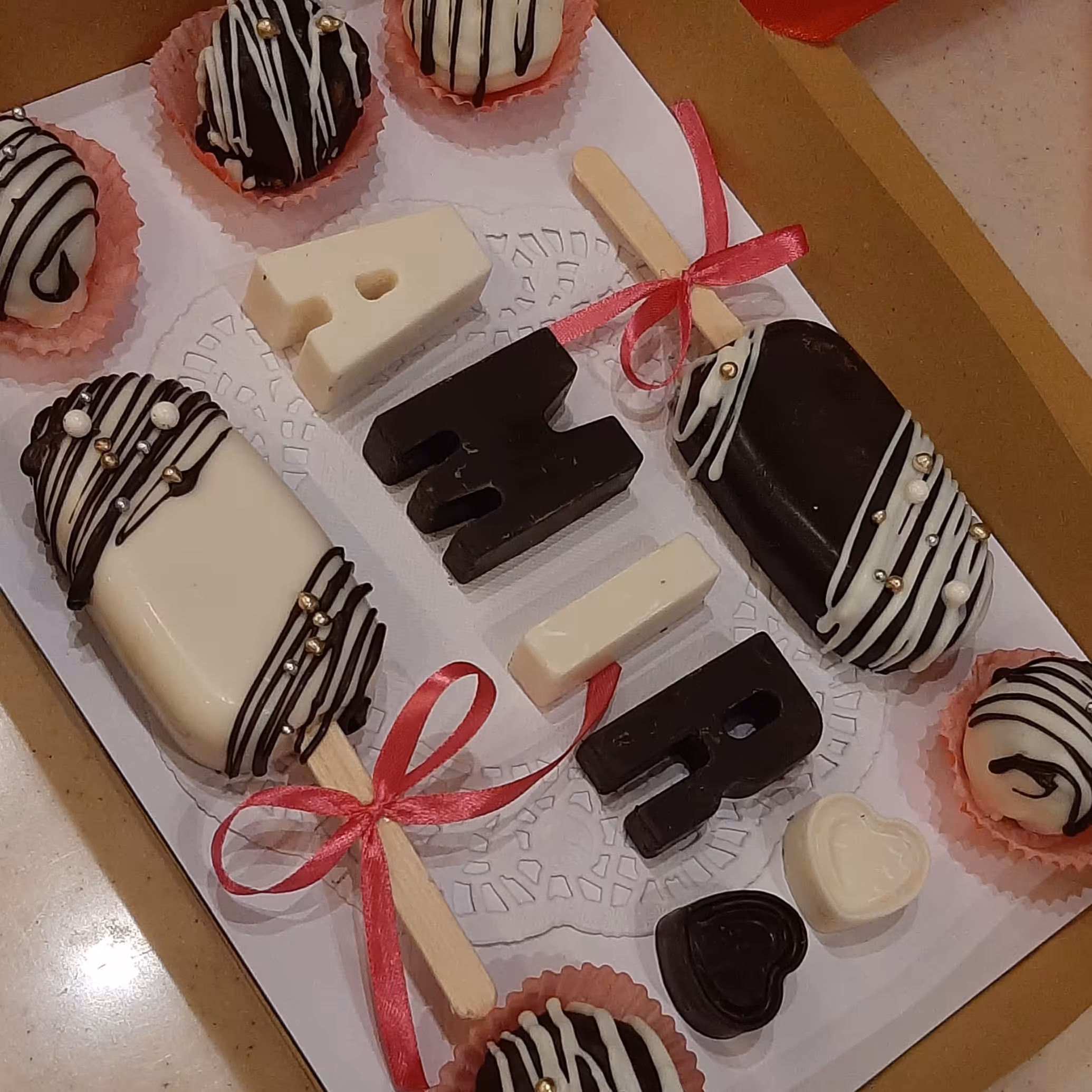 باکس شکلات اسم