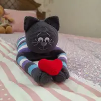 بالشتک گربه ای نوزاد،عروسک دست بافت بالشتک نوزاد،محافظ کودک،عروسک بافتنی گربه،سیسمونی