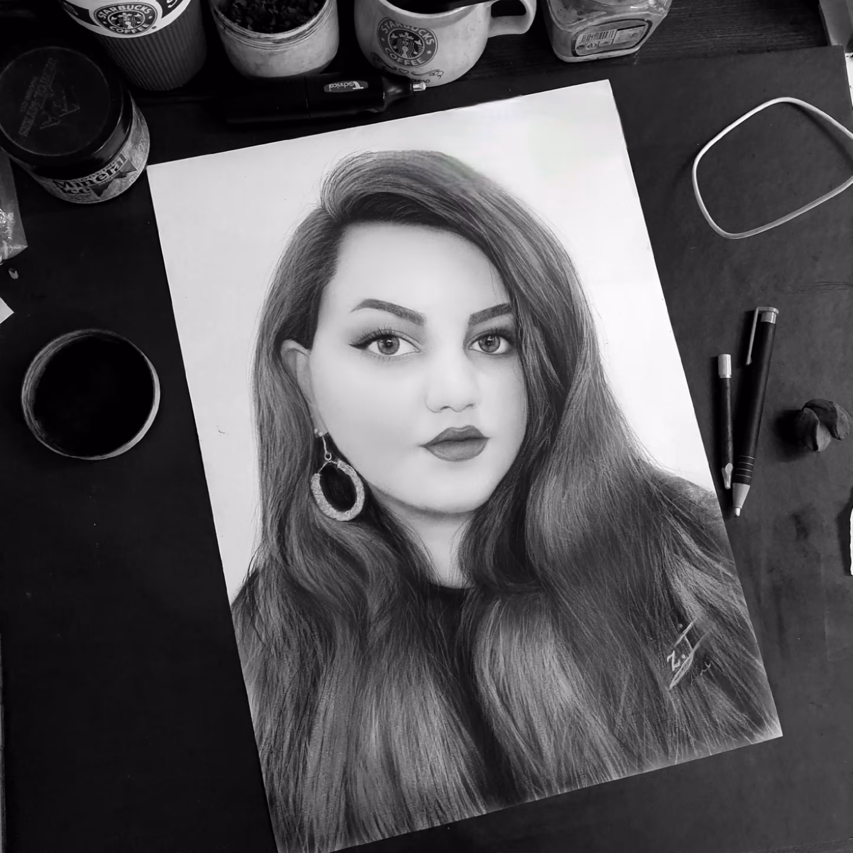 چهره  نقاشی سیاه قلم به سفارش مشتری عزیزم در ابعاد آ3 در سبک رئال             