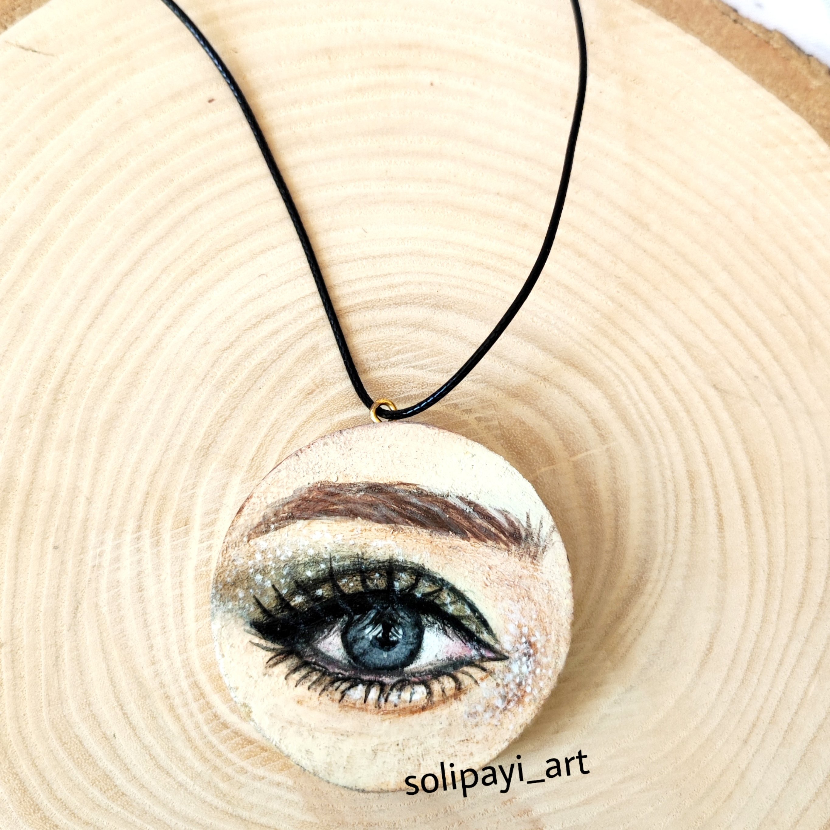 پلاک چشم چوب نقاشی شده از روی عکس