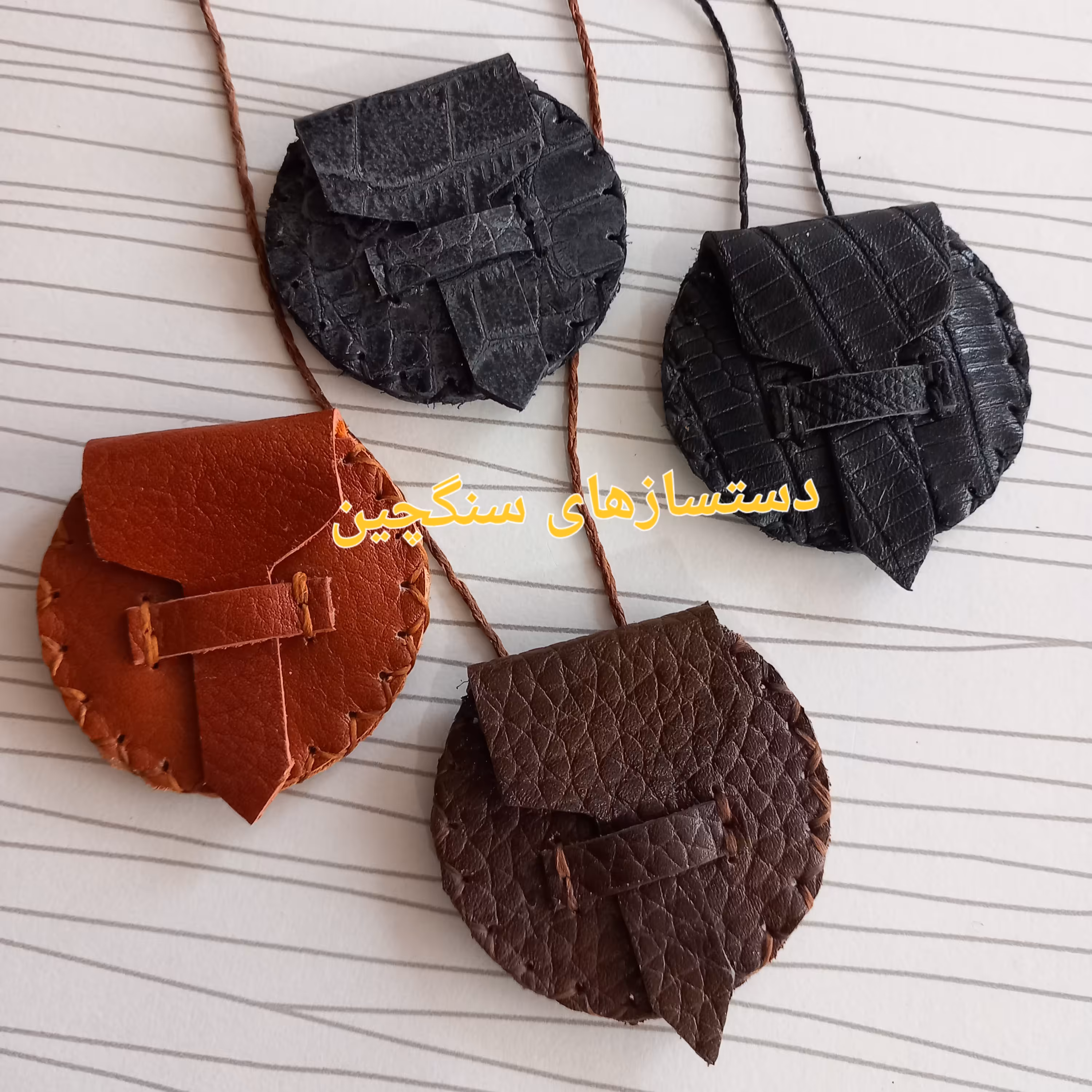 جای دعا چرم طبیعی کیف گردنی جای حرز کیف دعا چرم دست دوز قطر 5 سانتیمتر