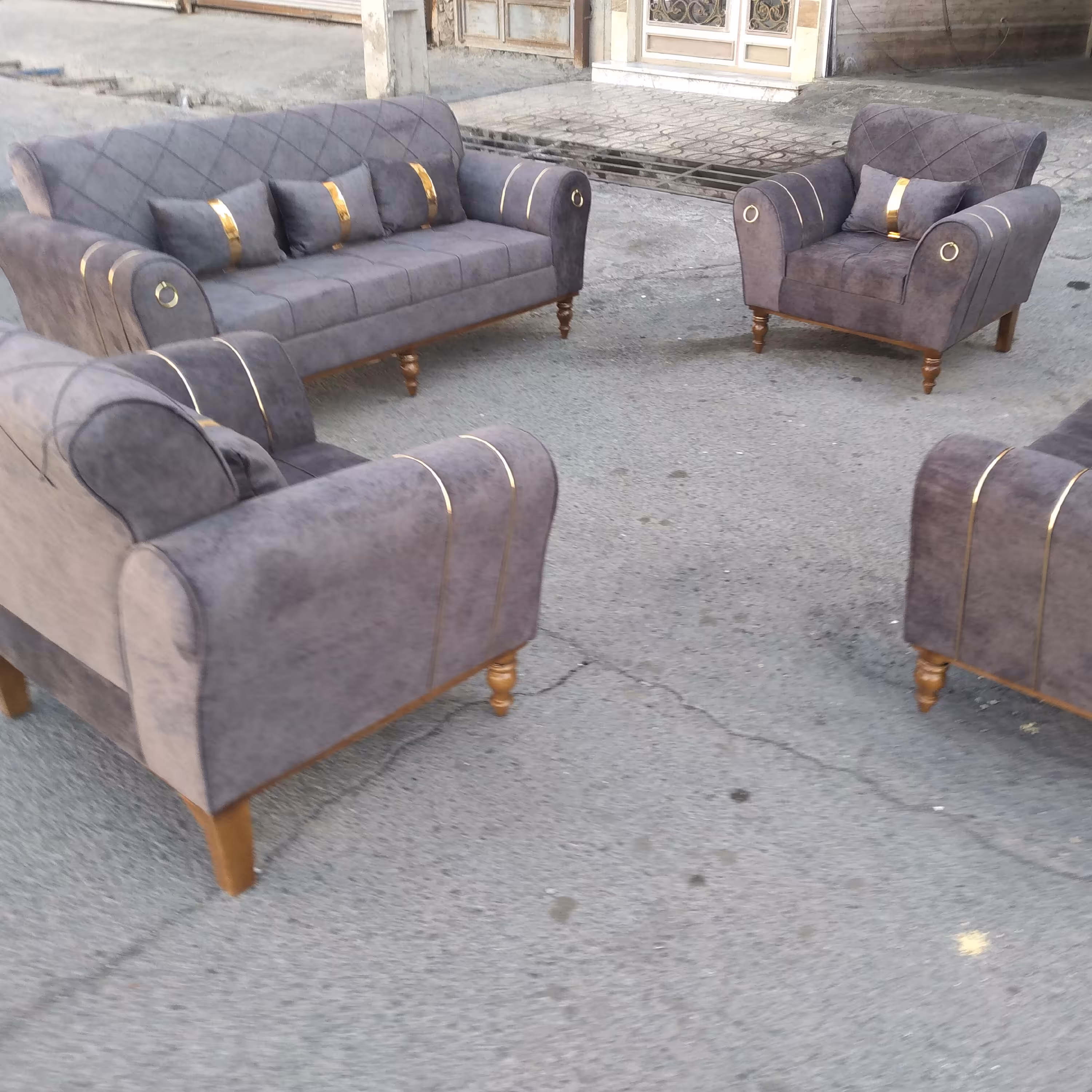 مبلمان راحتی نیو رودی با پایه های خراطی در تنوع رنگ بندی