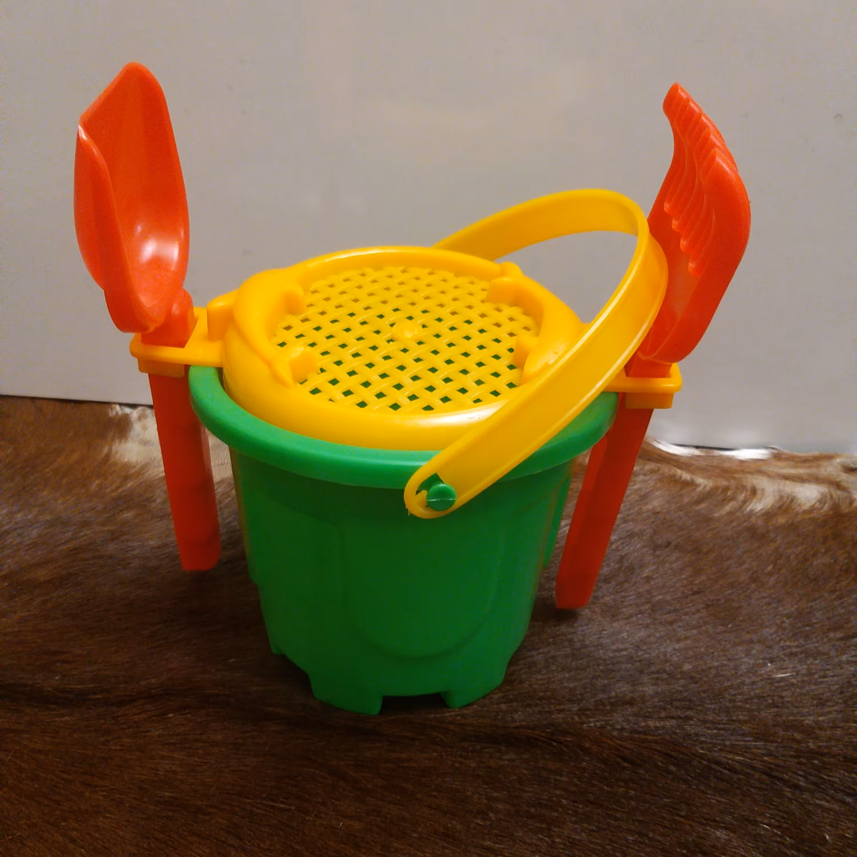 فروش عمده سطل اسباب بازی  دریا قلعه ای گرد سایز  کوچک 1 بسته بندی 24 عددی