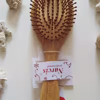 برس چوبی نارسیس NARCICبا دندانه چوبی گرد بیضی شکل طول12وزن30
