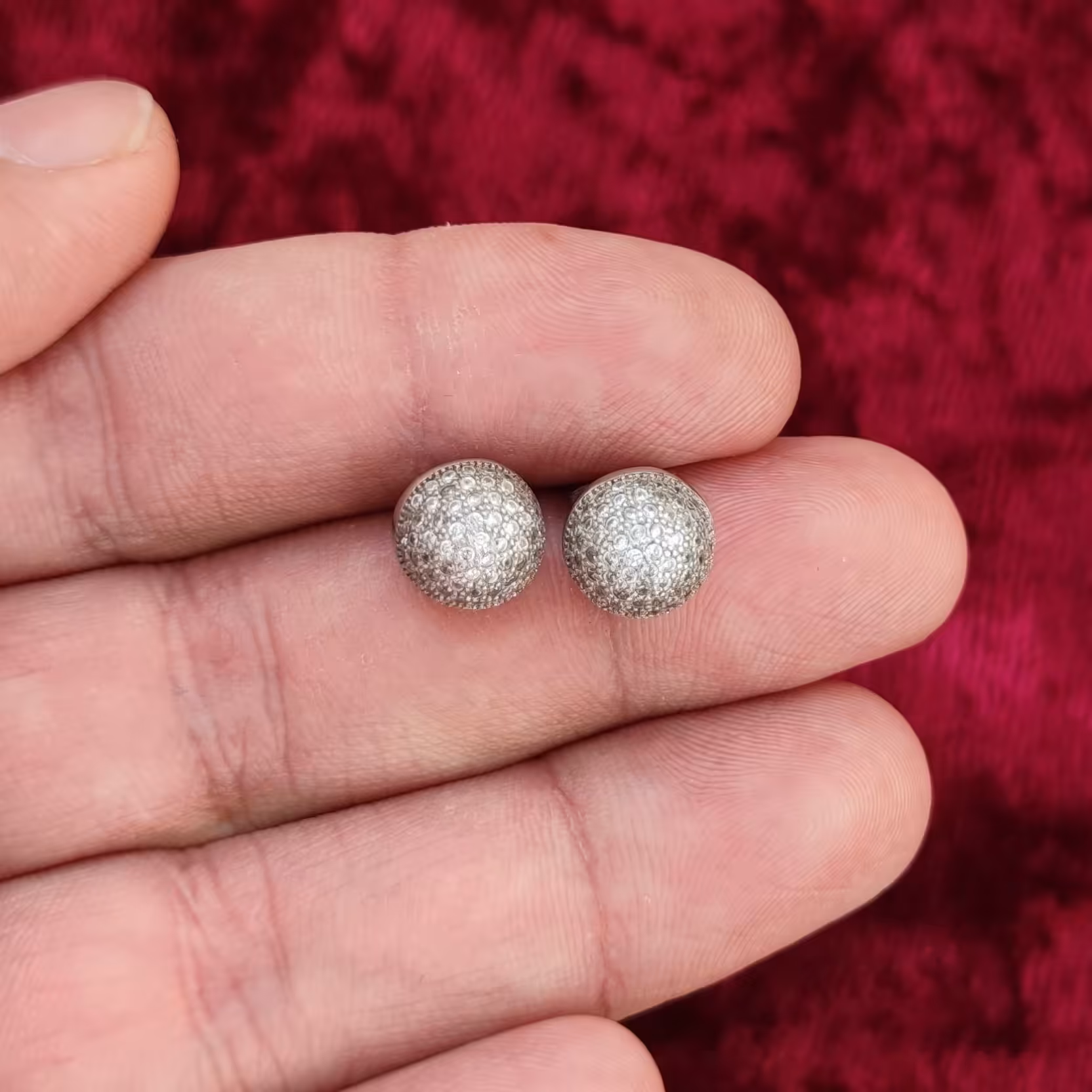 گوشواره نقره زنانه مدل کره ای یا توپی مخراج کاری نگین های اتمی