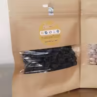 مویز ویژه شامی در بسته بندی های 200 گرمی مشکی رنگ و درشت و یکدست 