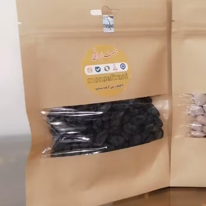 مویز ویژه شامی در بسته بندی های 200 گرمی مشکی رنگ و درشت و یکدست 