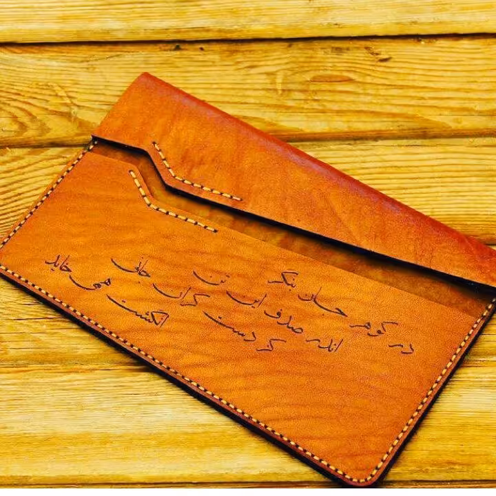 کیف دفتر چه و دسته چک چرم طبیعی دست دوز حک شعر م متن دلخواه مشتری